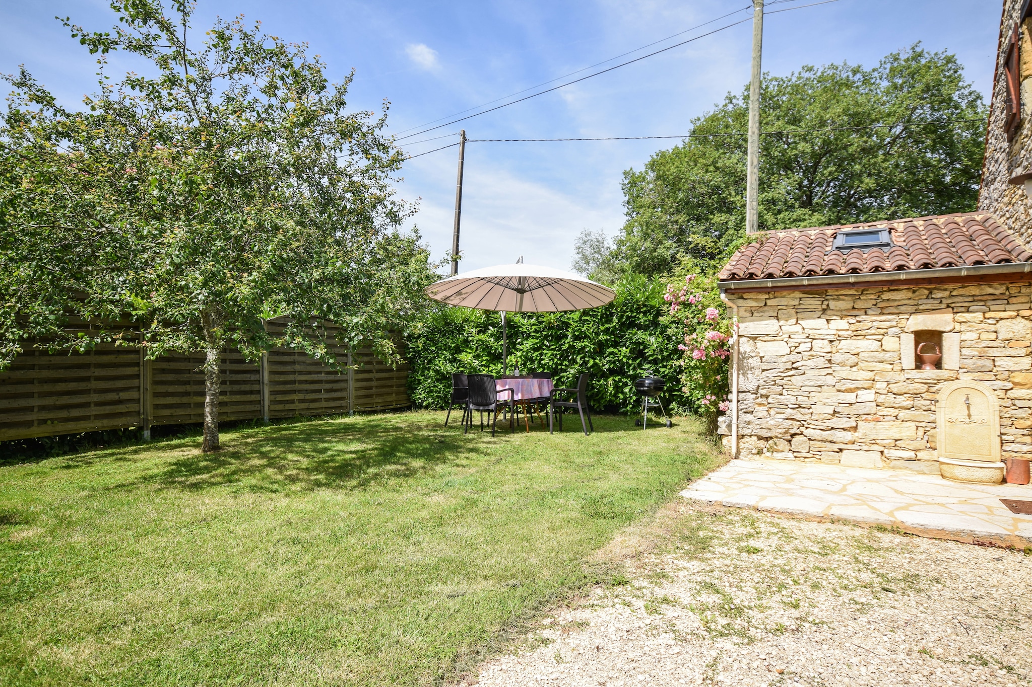 Four a pain Carème-Gardens in summer