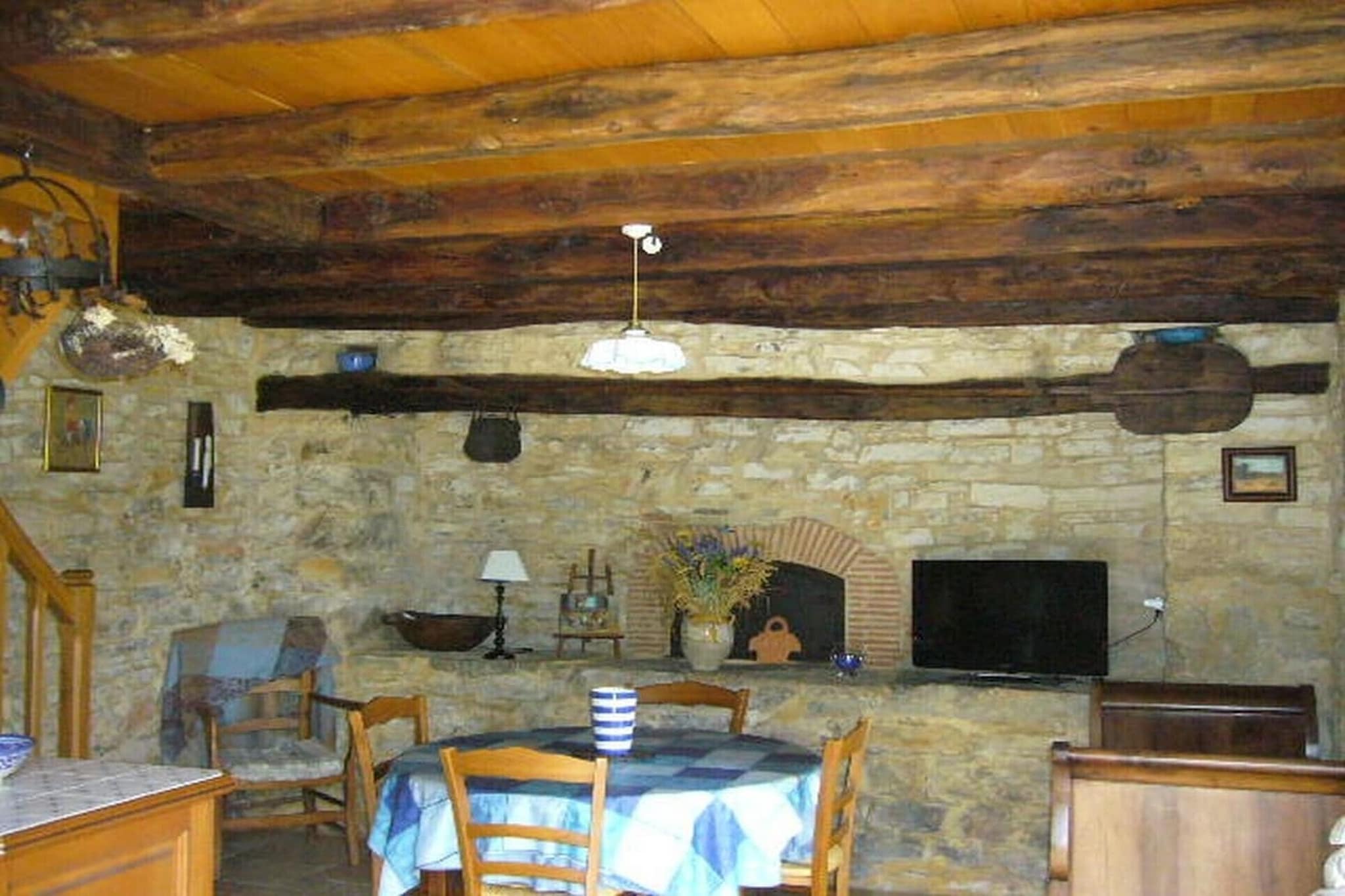 Ground floor: (open kitchen(hob, electric kettle, toaster, coffee machine, oven, microwave, fridge-freezer, Blender, dishes and cutlery, Cooking basics), Living/diningroom(TV(cable, satellite), dining table, seating area), bathroom(shower, washbasin, toilet, hairdryer))\n\nmezzanine: (bedroom(single bed(90 x 190 cm), double bed(160 x 200 cm)))\n\nInternet access, cot, washing machine, patio, heating, air conditioning, garden, garden furniture, BBQ, parking, swimming pool(private, outside, fenced, 13 x  7 m.), ironing board, iron