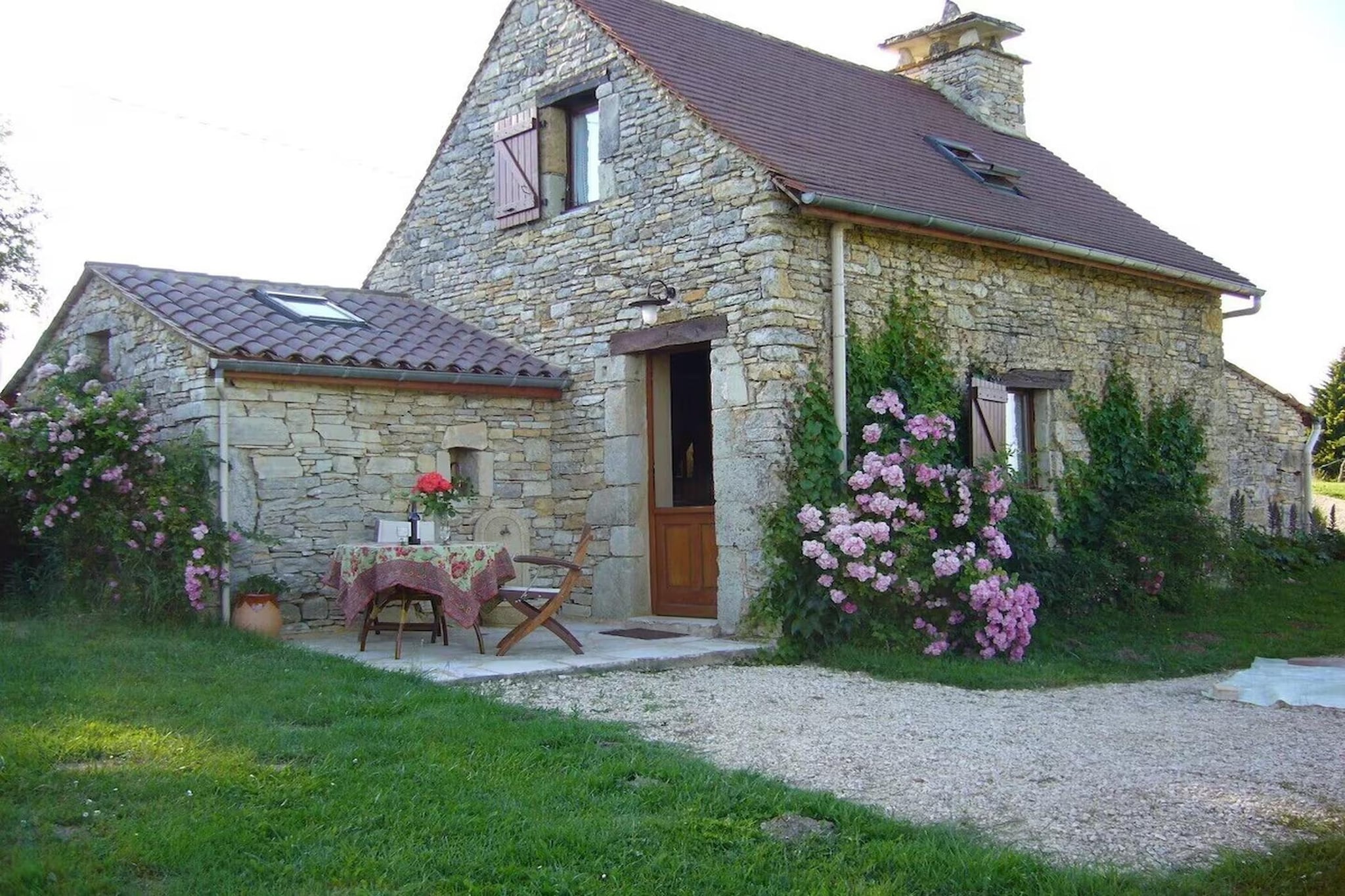 Alluring Holiday Home in Salviac with Swimming Pool