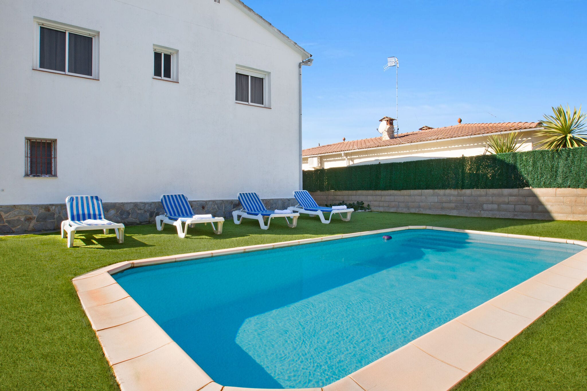 Maison de vacances spacieuse située à Vidreres

 avec piscine