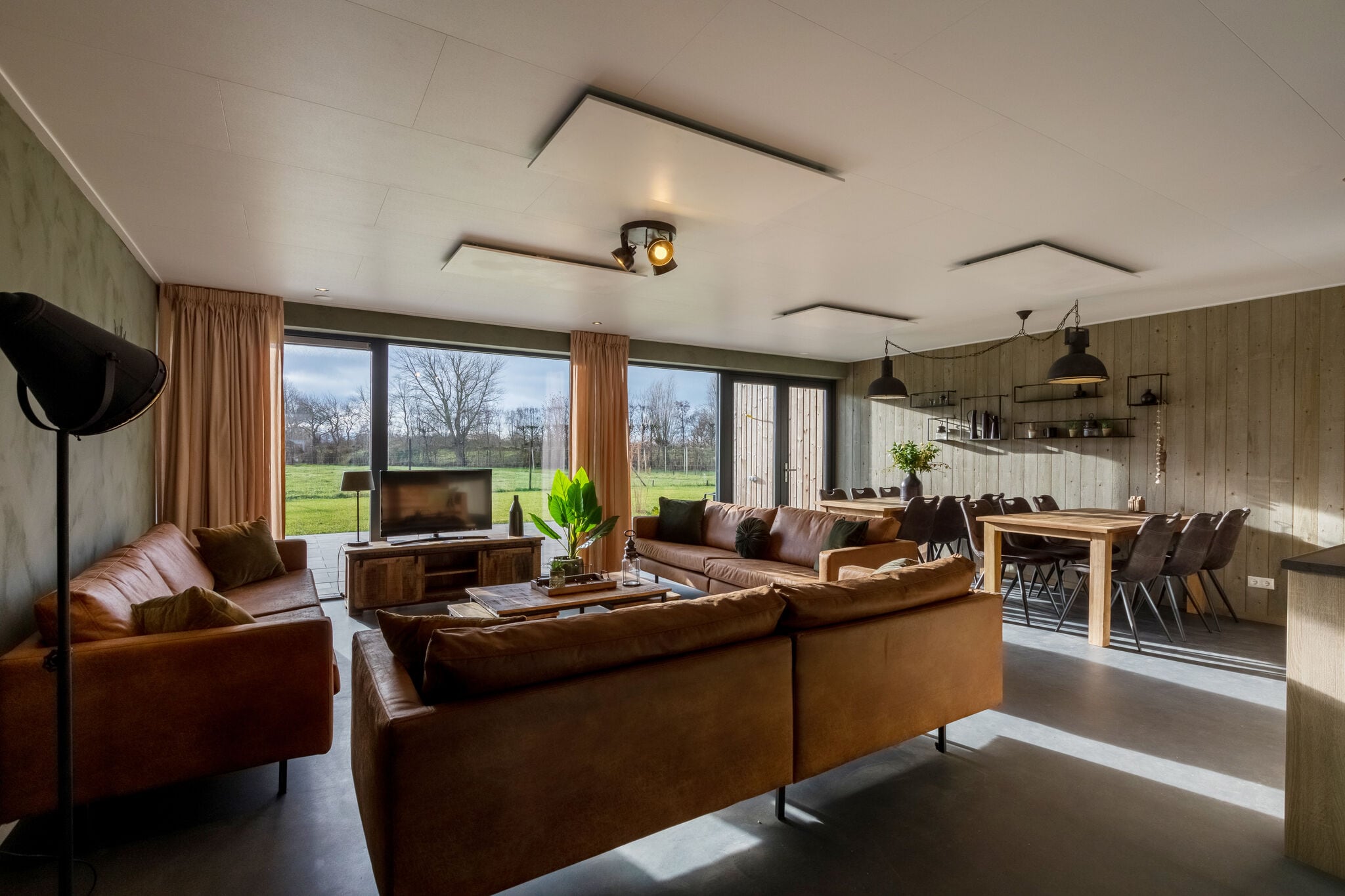 Holiday home in Vrouwenpolder near beach