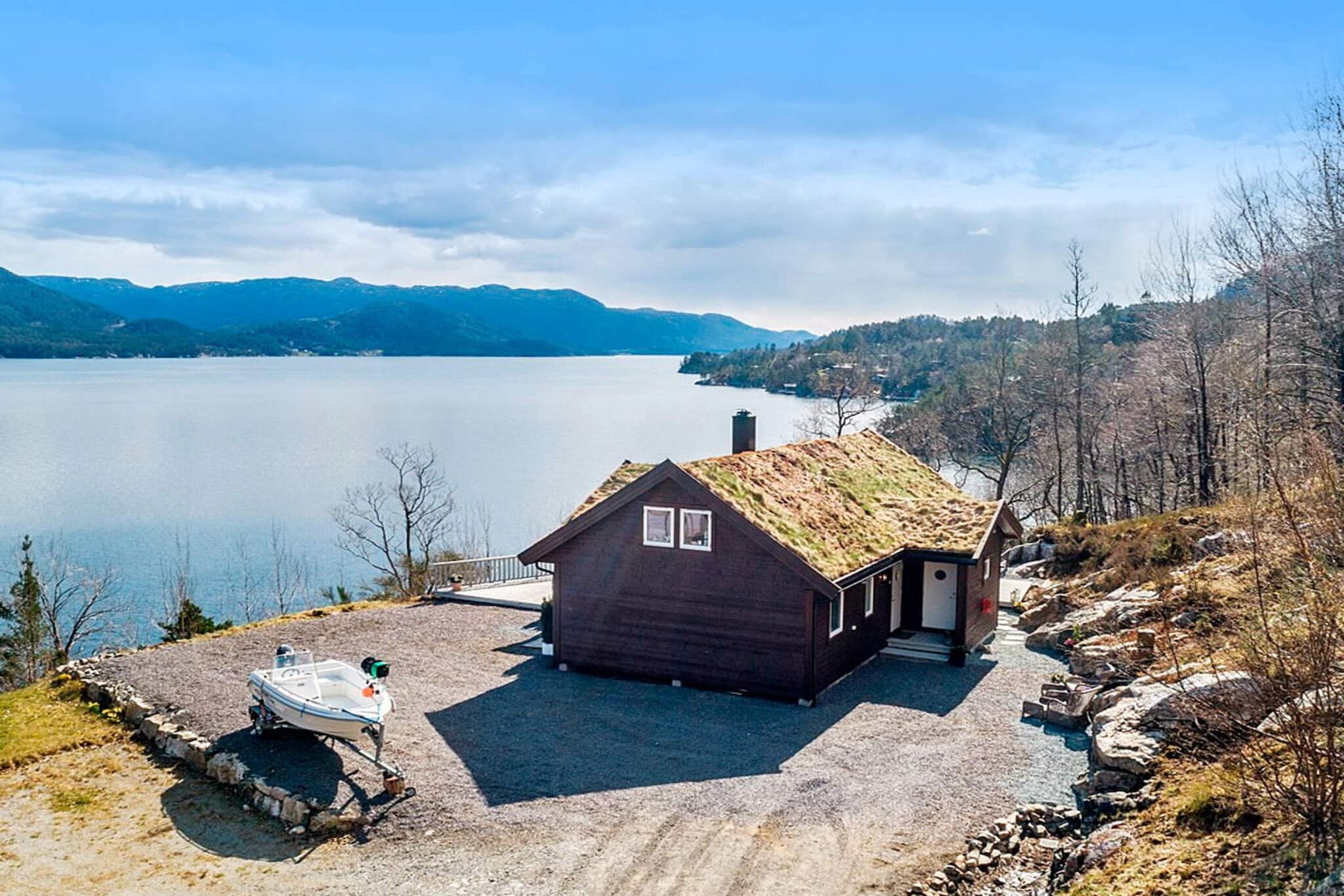 Serene Waterfront Retreat-By Traum