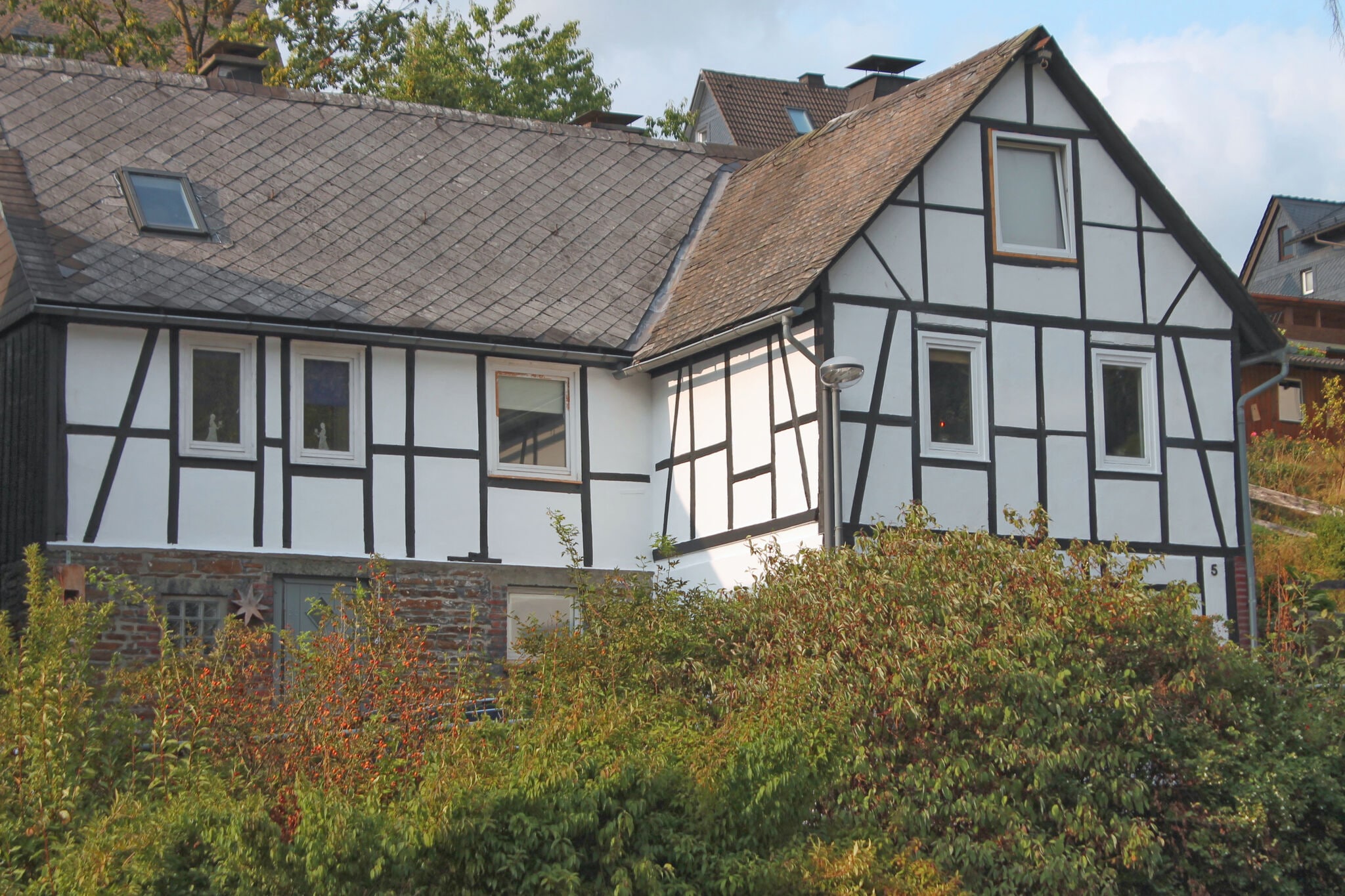 Groot vrijstaand vakwerkhuis in Winterberg-Züschen met houtkachel