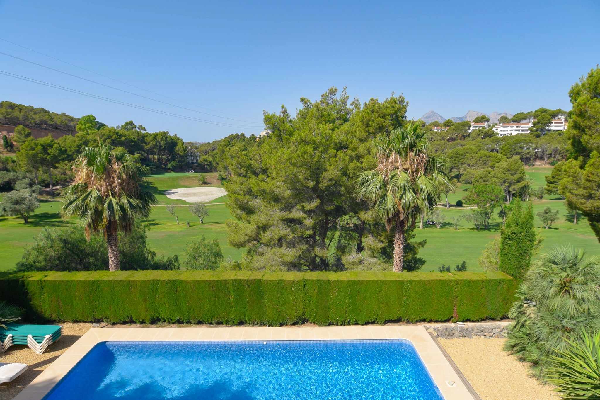 Moderne villa met privézwembad pal aan de golfbaan in Altea