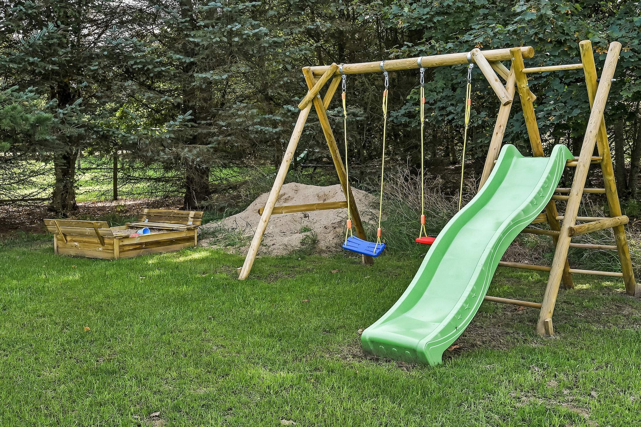 Internet Access DSL, open kitchen(cooker(electric), hood, coffee machine, microwave, dishwasher, fridge-freezer), Living/bed room(TV(cable), radio, high chair), bedroom(double bed), bedroom(double bed), bedroom(2x single bed), bedroom(2x single bed), bathroom(floor heating)(bathtub or shower, washbasin, toilet, washing machine), bathroom(floor heating)(bathtub or shower, washbasin, toilet), Bubble bath(indoor, heated, 2 persons), sauna(indoor, heated, 4 persons), terrace, BBQ, play equipment, table football, billiards, geothermal energy, air to water heatpump