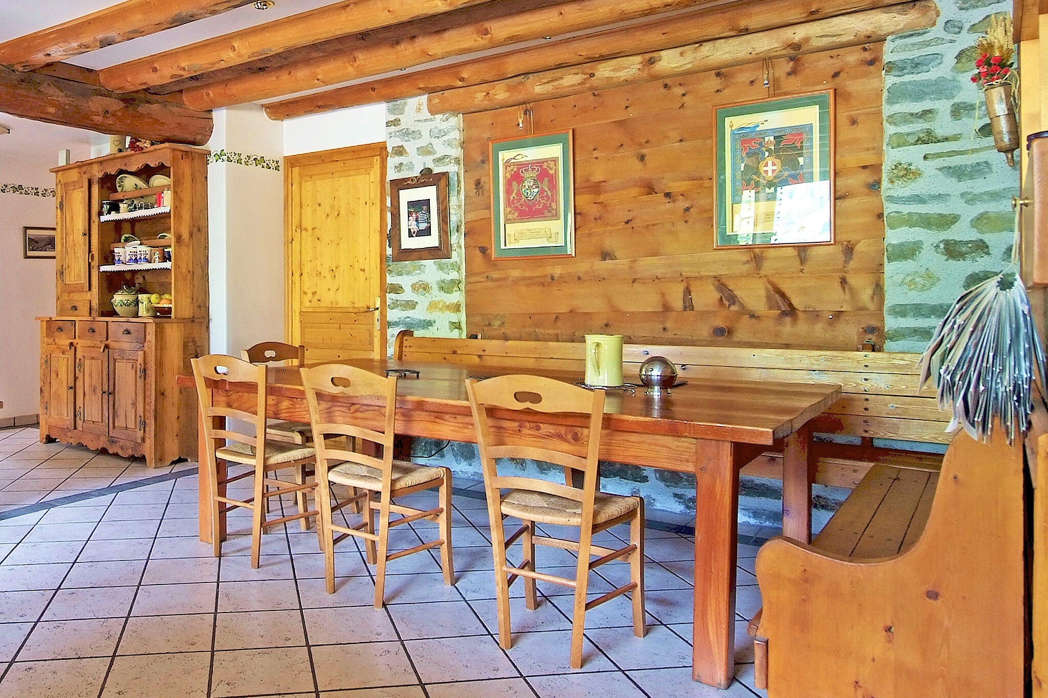 Superb Savoyard traditional chalet located 500 m from the slopes