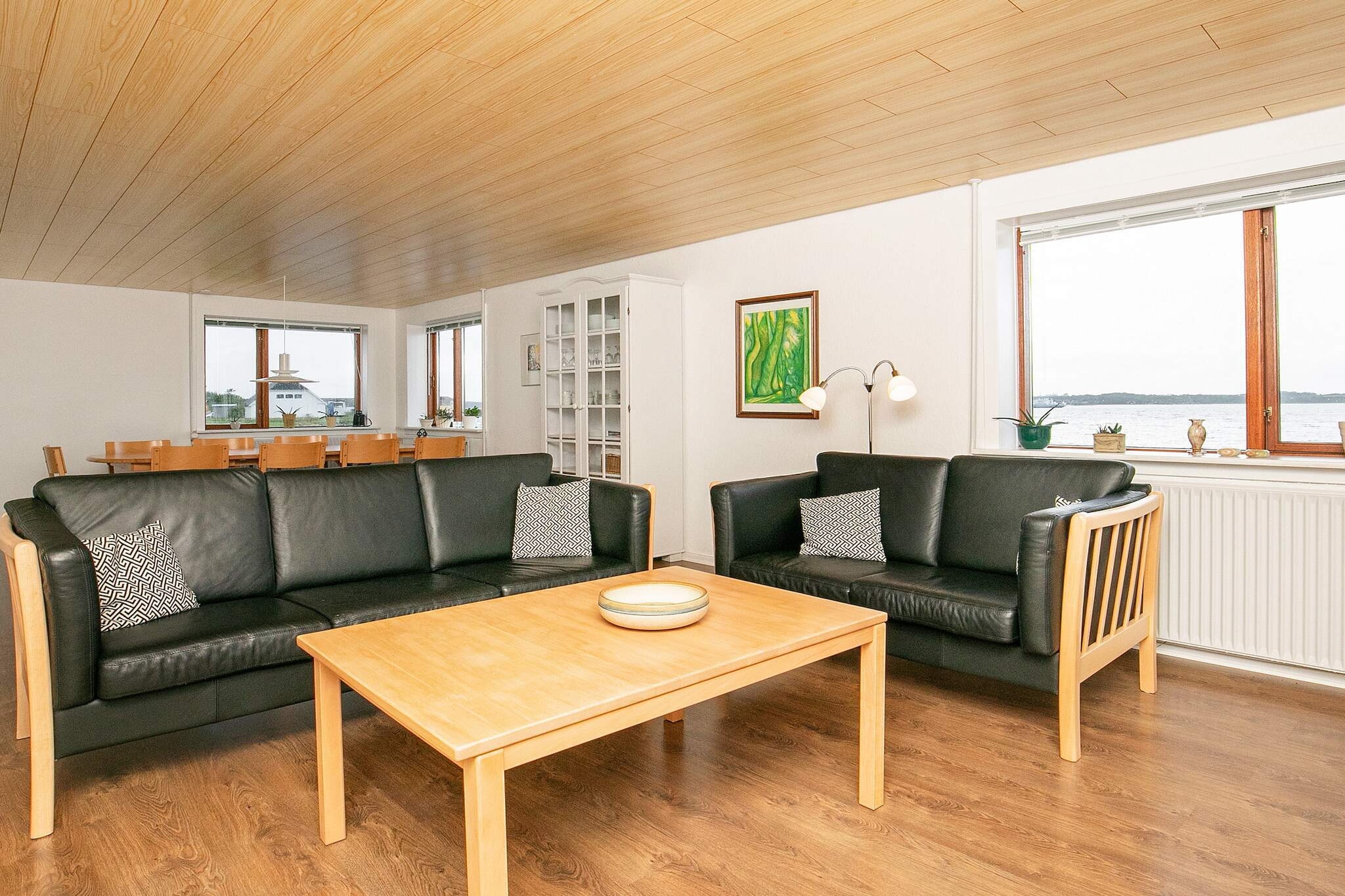 Holiday home with unique location just approx. 20 meters from the Limfjord and best bathing beach in Hvalpsund. The large cottage is located on the plot with good terraces and of course with panoramic views of the water. Living room with i.a. free internet and TV with German and Danish channels. Bathroom with shower and underfloor heating and guest toilet on the 1st floor. Kitchen with i.a. dishwasher. There are two double bedrooms and three twin beds. For entertainment and physical exercise, paddleboard, table football, table tennis and 4 bicycles are available (DanCenter does not guarantee their condition). Short walking distance to several restaurants and Hvalpsund town and marina.

A refundable deposit might be charged closer to your check-in date. This deposit covers utilities consumed during your stay and any additional services that may be taken. The final amount will be adjusted based on actual meter readings, actual usage of extra services, and any remaining balance will be refunded within 21 days after checkout.