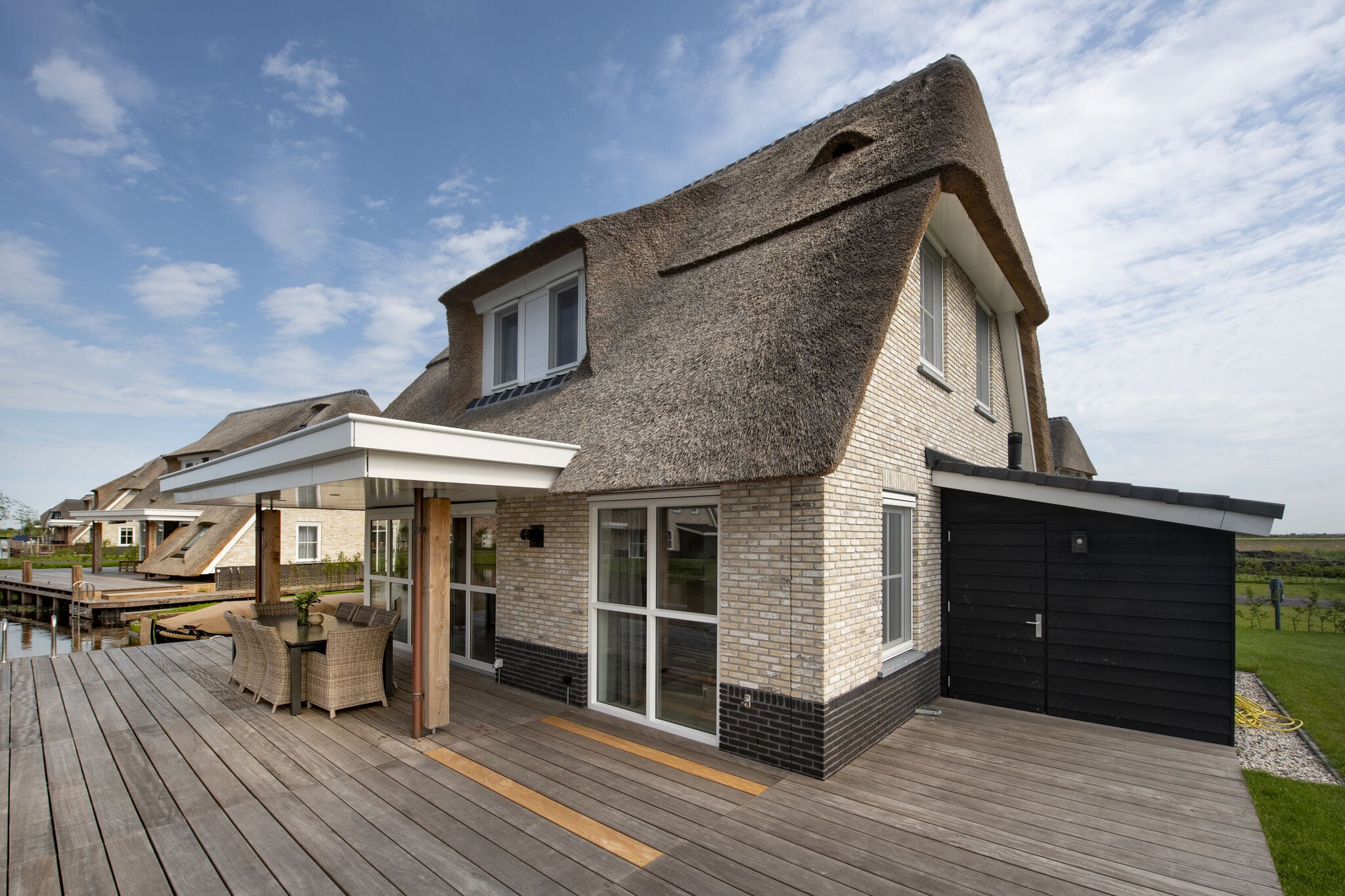 Belle villa au toit de chaume avec sauna au Tjeukemeer