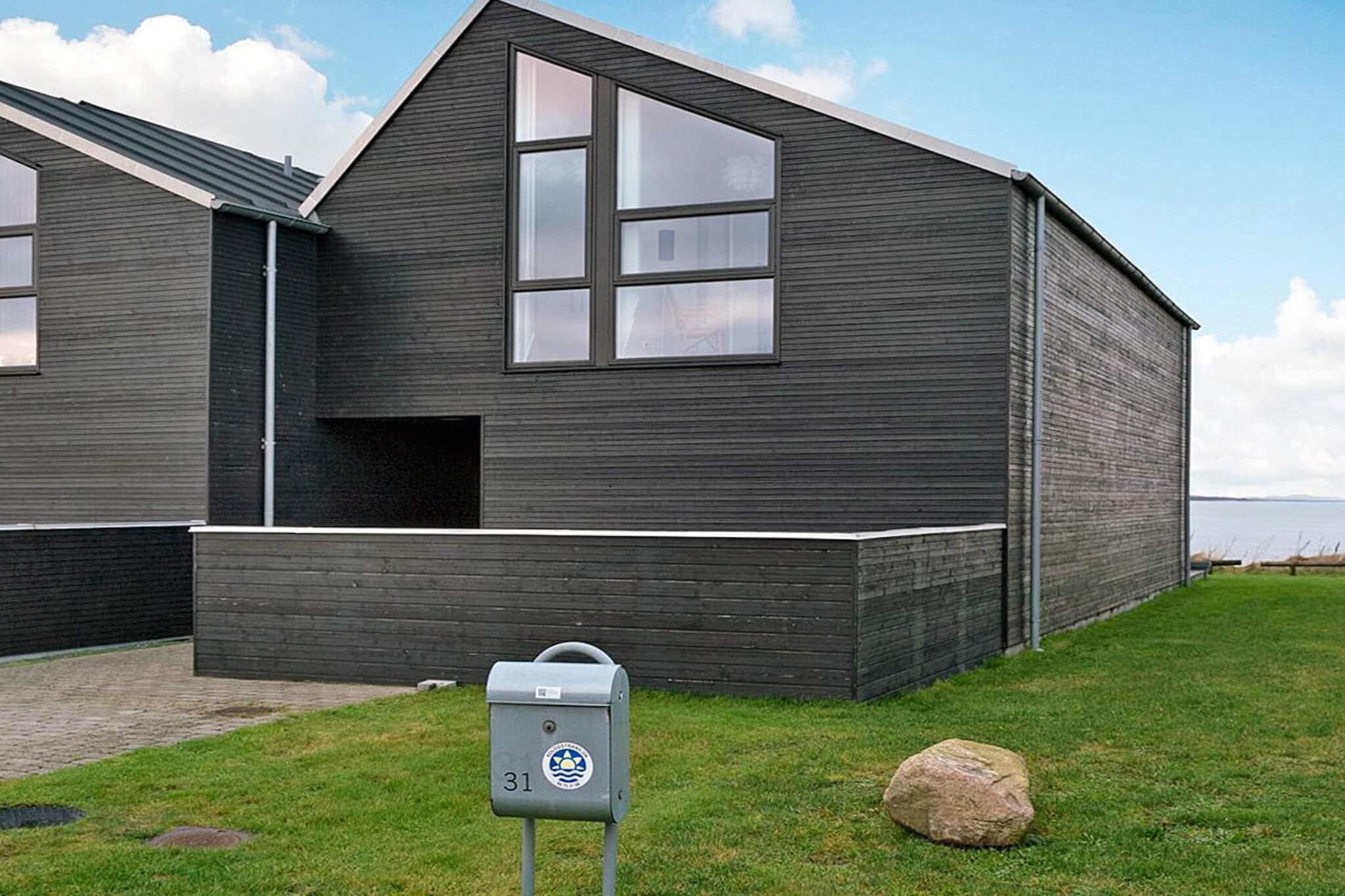 Holiday home with whirlpool and sauna located by Øster Hurup harbor with views of the Kattegat and the dunes along Øster Hurup beach from both the living room and the upper floor. The cottage is kept in light, Scandinavian style and contains a large living room combined with dining and kitchen area with access to two terraces. Kitchen / living room with everything in white goods. Bathroom with shower, whirlpool and sauna. On the 1st floor there are two double bedrooms which face the beach and the sea. Two more double bedrooms facing the marina and a bathroom with toilet and shower. Not for rent to youth groups.