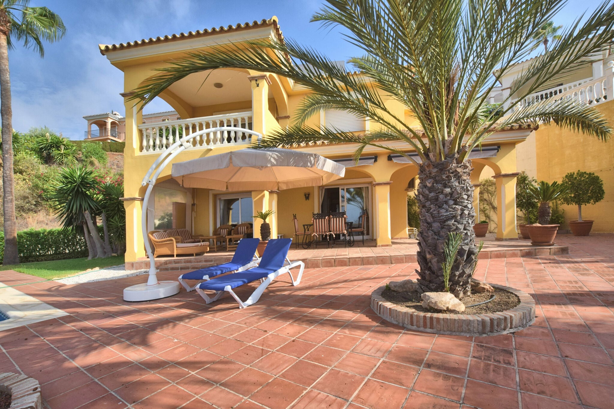 Vrijstaande villa met privézwembad en zicht op golfbaan, zee en Mijas Costa