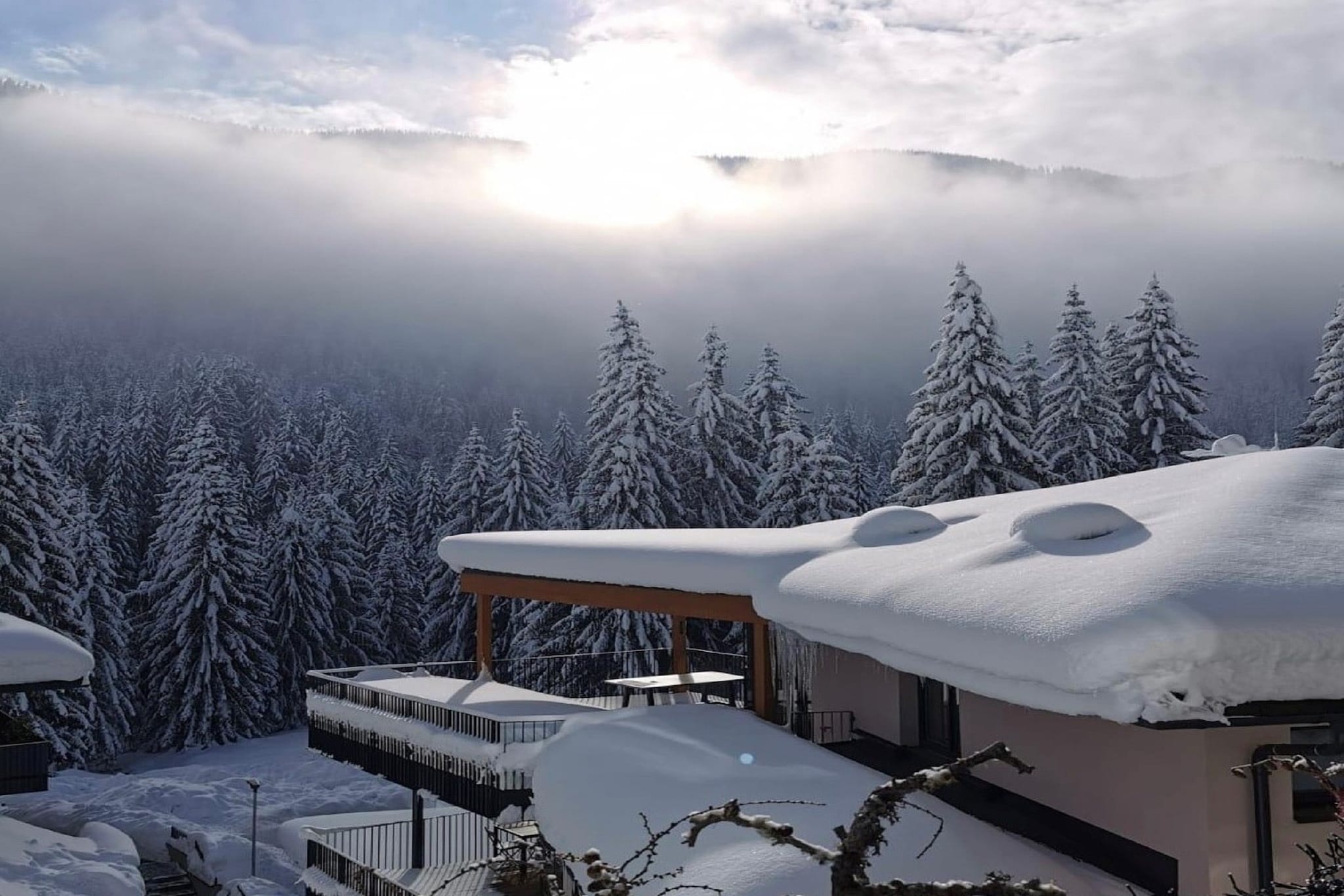 This premium apartment for a maximum of 5 people is located in Bad Kleinkirchheim on the edge of the UNESCO Nockberge Biosphere Park in Carinthia, directly in the famous Bad Kleinkirchheim ski area. 

The apartment is on the first floor and offers a spacious living room with dining table, a modern fully equipped kitchen, 2 bedrooms (one of which has an extra bed for 1 person), a large bathroom, underfloor heating and a south-facing balcony/terrace with patio furniture. All rooms offer high-speed Wi-Fi. You can watch TV via satellite TV or the streaming services from Google Chromecast such as Netflix, Disney+ or Prime. A parking space is available, as well as a ski and snowboard storage room, ski boot warmers, a storage room for bicycles, a washing machine and dryer and enough storage space for luggage. 

A wide range of activities await you in the Bad Kleinkirchheim adventure area! Discover the magnificent alpine world of the Carinthian Nockberge while hiking or biking or relax in one of the two local thermal baths. The well-known ski area Bad Kleinkirchheim - St. Oswald is a large and well-known ski area and offers 103 kilometers of slopes and 24 lifts.

Another ski area in the Carinthian Nockberge is the Skipark Falkert, which is located at the Heidi Alm mountain resort on the Falkert. This ski area is a very family-friendly ski area and offers 12 kilometers of slopes, 3 ski lifts, a snow park and a cross-country ski trail.

In summer, the nearby Carinthian bathing lakes MillstÃ¤tter See, Ossiacher See, Afritzer See or Brennsee offer plenty of bathing fun and a large water sports program and can be reached by car in 10-30 minutes.

Bad Kleinkirchheim offers plenty of shopping opportunities for daily needs as well as various restaurants. The ski and wellness shuttle is right in front of the entrance to the apartment building (100 meters).
