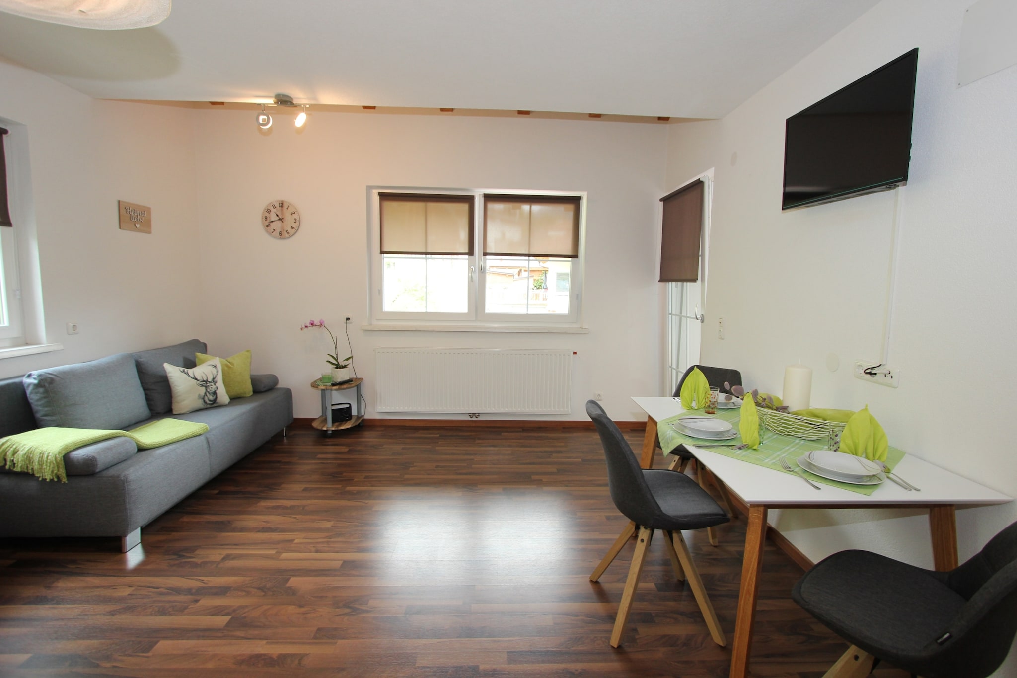 The tastefully furnished apartment is located about 4 km from the road from Landeck to Fiss/Ladis in the Tyrolean village of Hochgallmigg. Its ideal location and facilities make it a good choice for a family holiday.
You are just 8 km from the centre of Landeck and the Venet ski area. The ski area 'Fiss-Serfau-Ladis' is also just 20 km away. Italy (e.g. Lake Reschen, Merano) and Switzerland (e.g. Samnaun, St. Moritz) can be reached within 30 minutes. In summer, it is the ideal starting point for beautiful hikes. During the winter, there is a children's lift for the little skiers at just 1 km.
The apartment on the second floor features a spacious kitchen, a bathroom and a separate toilet. You can enjoy the fantastic view of the surrounding mountains like the Venet from the balcony.
With the Tirol West Card, you can use the Venetbahn cable car free of charge daily, in addition to the basic services. Enjoy the 360° view at the summit and take advantage of the diverse range of activities at the Venet-Genussberg.
For hassle-free check-in, you will receive a link by email shortly before your arrival so that nothing stands in the way of enjoying your holiday.