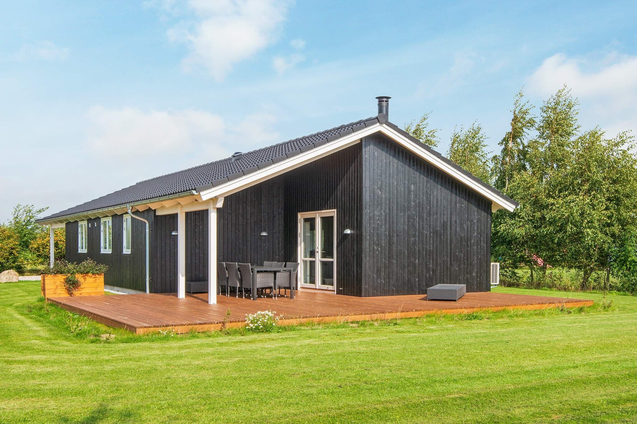 open kitchen(cooker(electric), hood, coffee machine, microwave, dishwasher, fridge-freezer), Living/bed room(TV(cable, german television channels, danish TV channels (DR1 and TV2)), radio, high chair), bedroom(double bed), bedroom(double bed), bedroom(2x single bed), bathroom(floor heating)(tumble dryer, bathtub or shower, washbasin, hip bath, toilet, washing machine), bathroom(floor heating)(bathtub or shower, washbasin, toilet), carport, terrace, terrace(roofed), garden, BBQ, geothermal energy, air to air heatpump