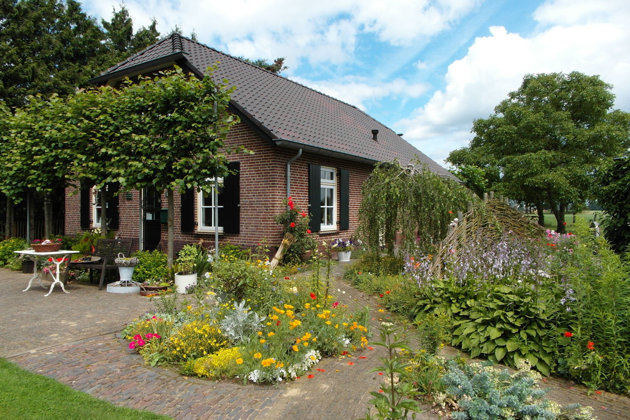 Ruime vakantieboerderij in Bronckhorst met privétuin