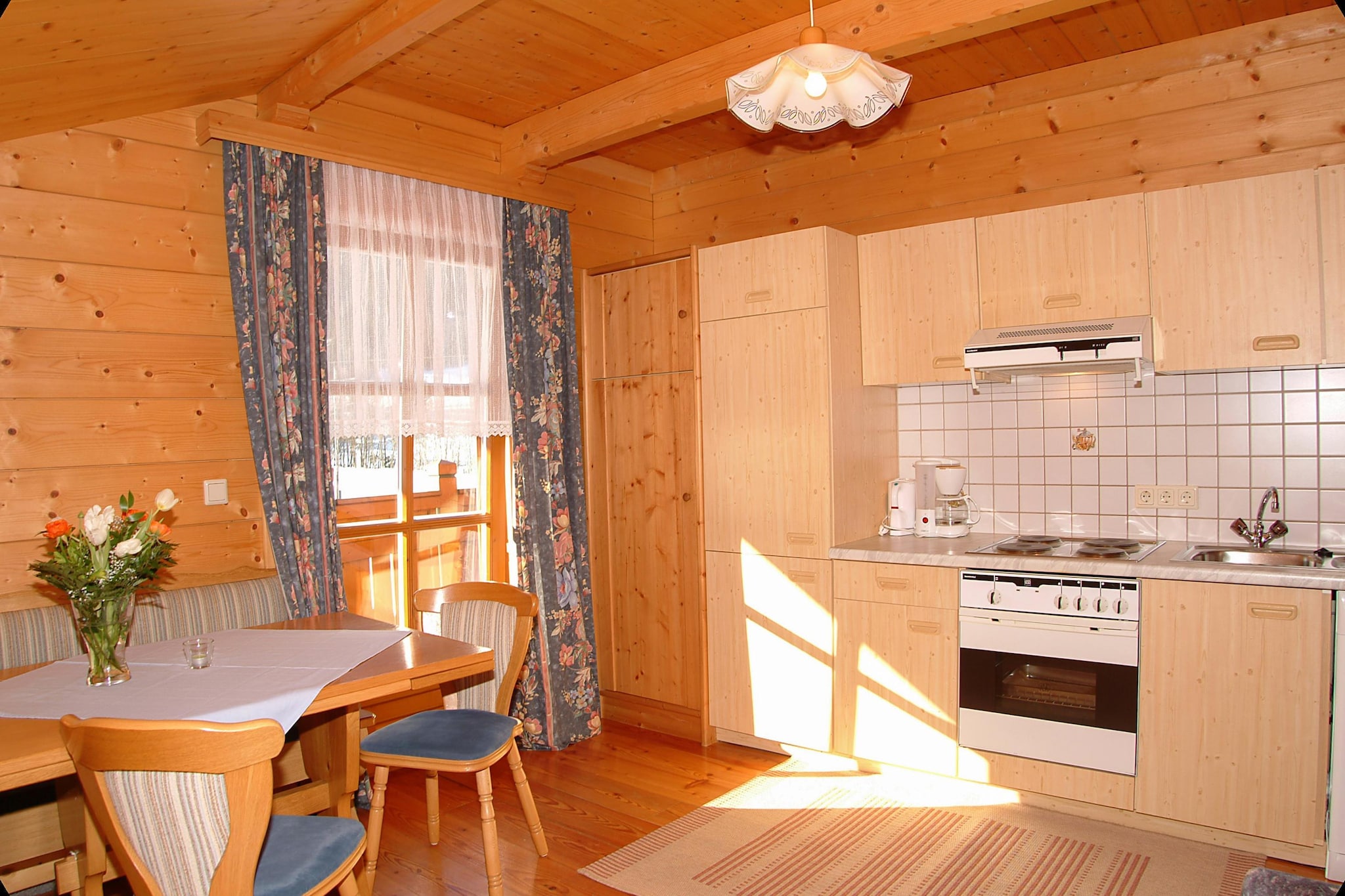 Appartment Holzblockhaus-Keuken