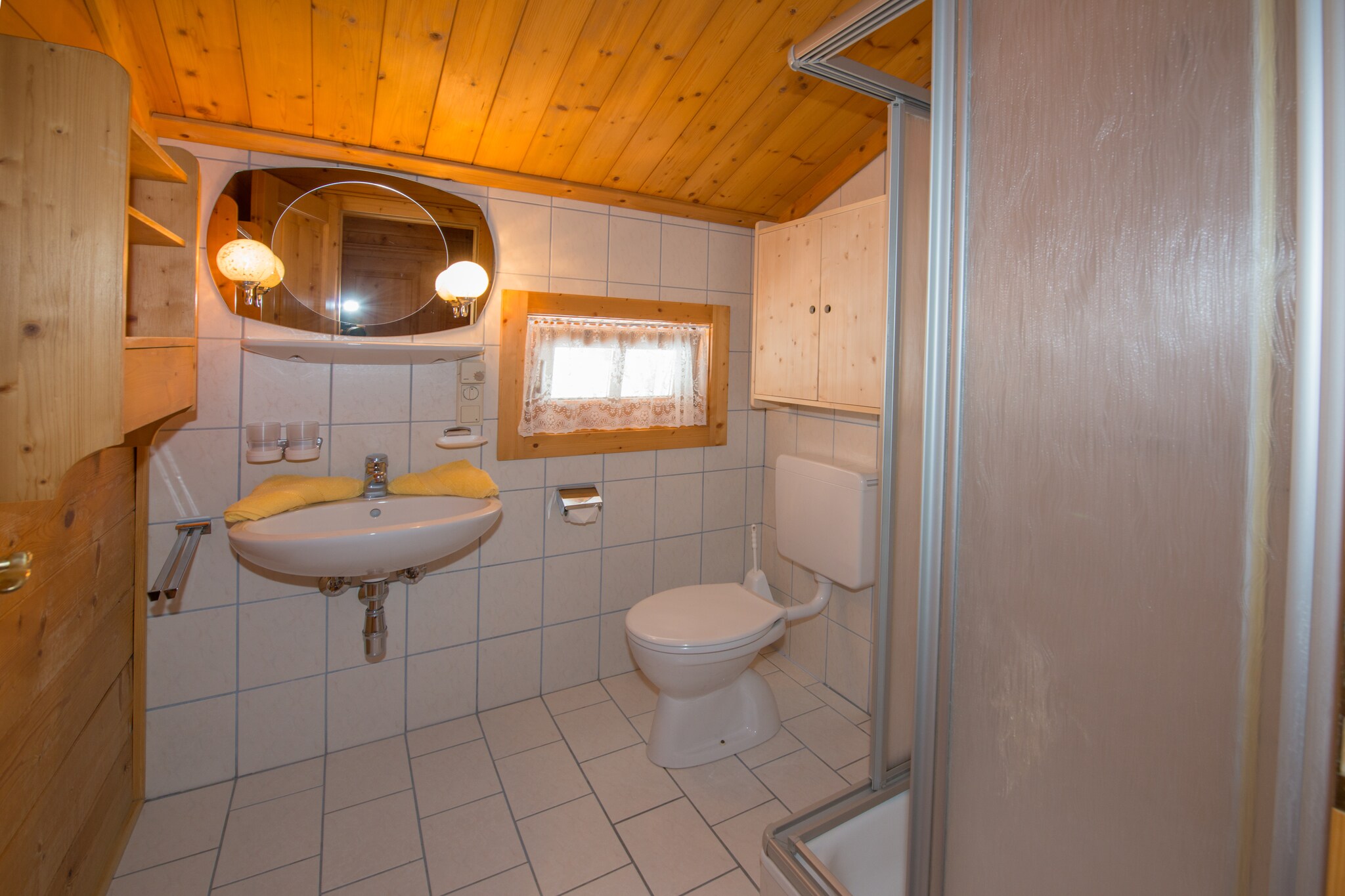 Appartment Holzblockhaus-Badkamer