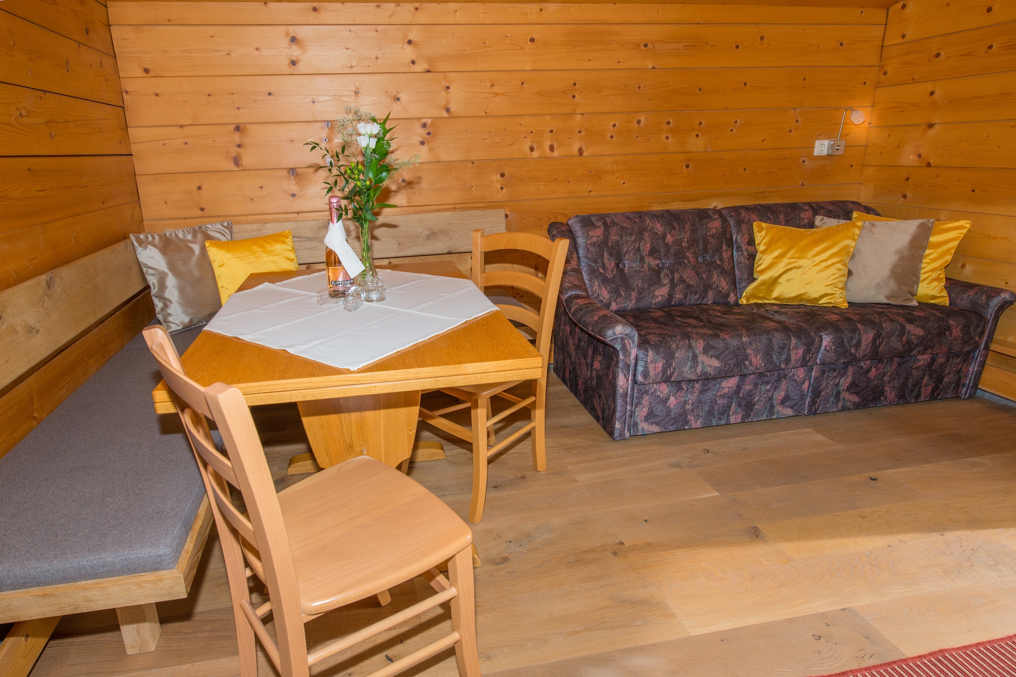 Appartment Holzblockhaus-Woonkamer