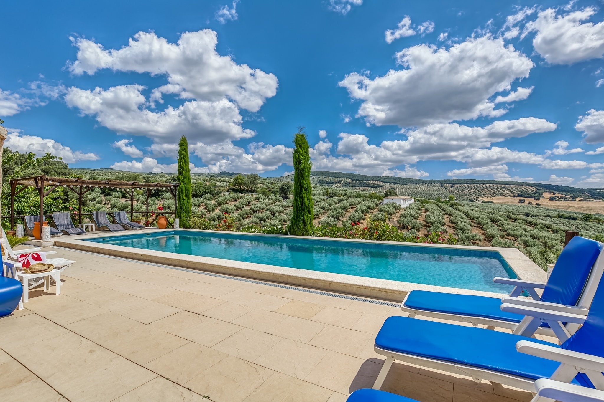 Jolie villa à Montefrio avec piscine privée