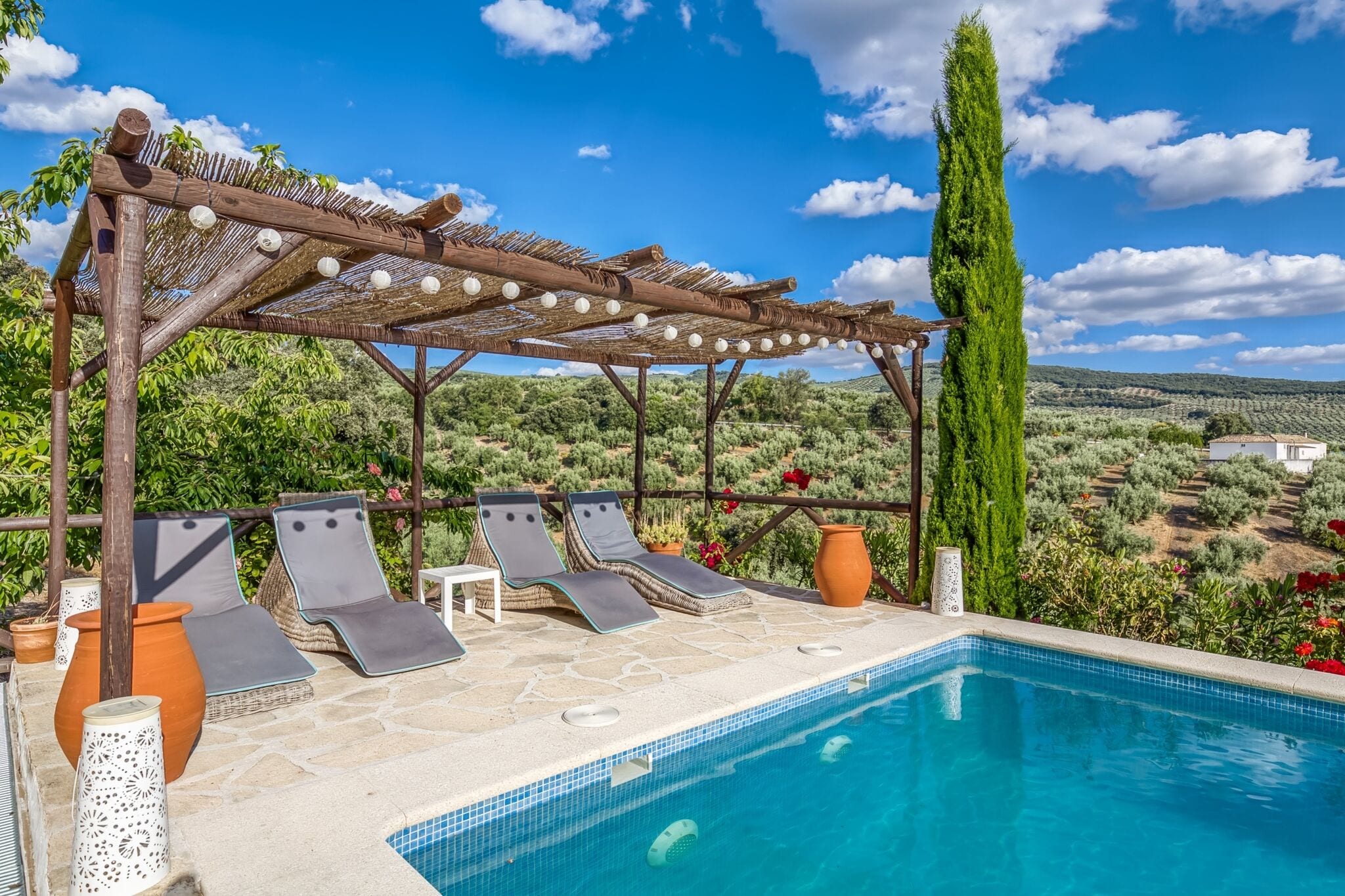 Attractive Villa in Montefrio with Private Swimming Pool