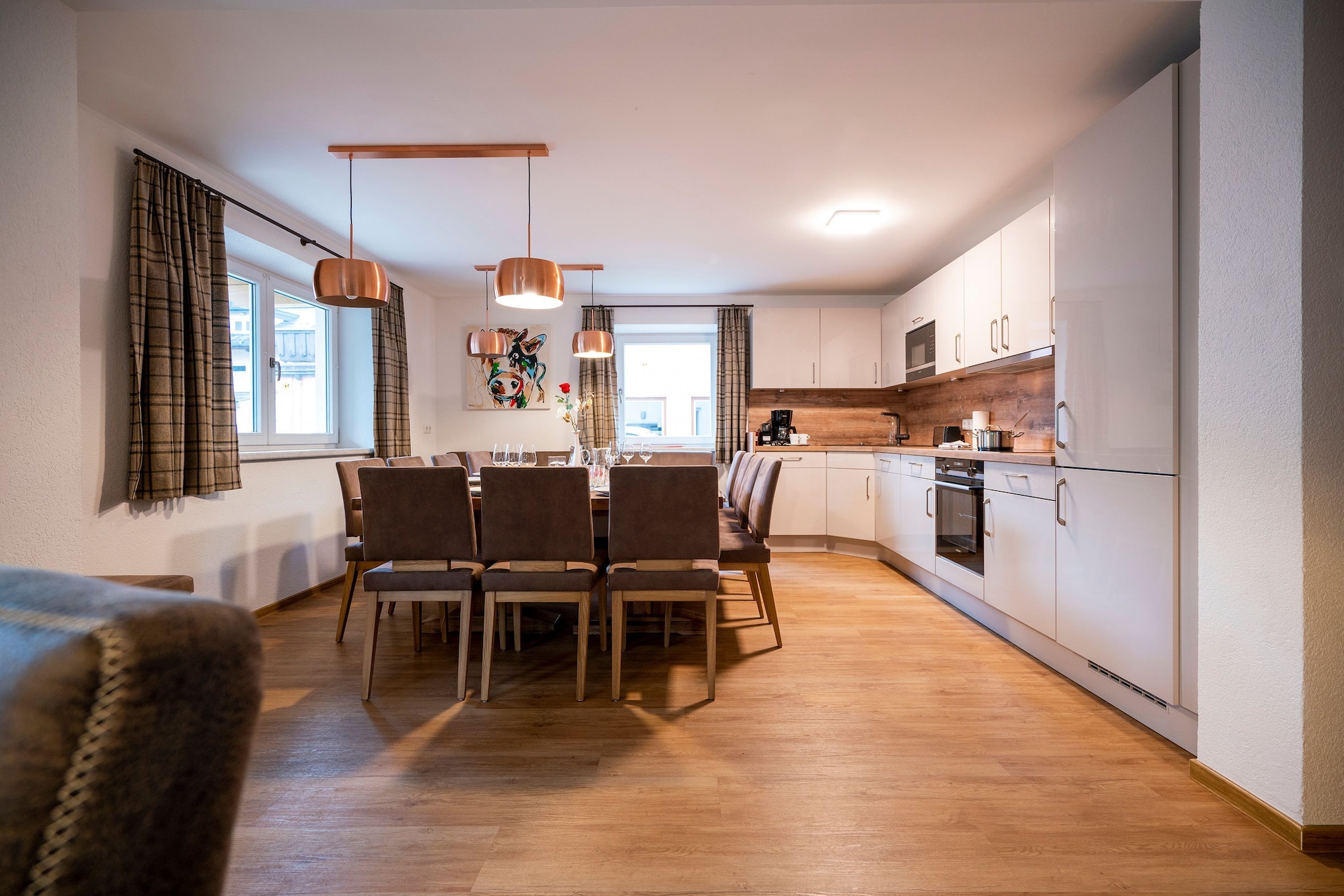 This modern, detached premium chalet for a maximum of 20 people is located in Bruck an der Großglocknerstraße in Salzburgerland, near the well-known towns of Zell am See and Kaprun.

On the ground floor there is a large living room with a modern open kitchen, a dining area for all guests and a cozy lounge corner. The chalet offers a total of 7 bedrooms (2 with an extra single room and 2 with an extra bunk bed) and 7 bathrooms, spread over 3 floors, a large south-facing terrace, a Finnish sauna and a ski storage room. You can park directly at the chalet.

Three different ski areas, two beautiful ski resorts and a picturesque lake - that's what the Zell am See - Kaprun ski region at the foot of the famous Kitzsteinhorn glacier offers. The slopes on the Schmittenhöhe, the Maiskogel family ski area and the snow-sure ski area on the Kitzsteinhorn offer a total of 150 kilometers of slopes full of variety. The Zell am See - Kaprun region is also ideal for winter hikers, cross-country skiing fans and freestylers. In winter, the free ski bus stops near the house.

The large and famous Zeller See and two 18-hole golf courses are just 4 km from the house. Thanks to the central location in Salzburgerland, you are close to most of the sights at any time of year and of course close to Austria's highest mountain, the Grossglockner.

In summer, you can find plenty of bathing fun in the natural bathing lake Niedernsill - Piesendorf or in the natural bathing lake in Maishofen. Right in the village, you will find plenty of shops for your daily needs as well as a good selection of restaurants.

