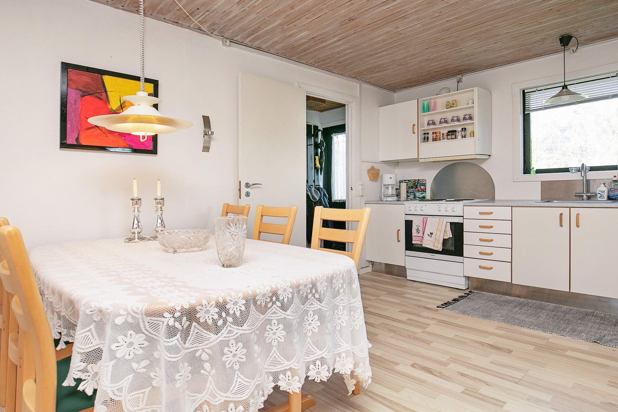 Annex: (3x single bed)\n\nopen kitchen(cooker(electric), hood, coffee machine, fridge(+ freezer)), Living/bed room(TV(satellite), CD player, stereo unit), bedroom(double bed), bathroom(bathtub or shower, washbasin, toilet), conservatory, heating(electric), terrace, BBQ