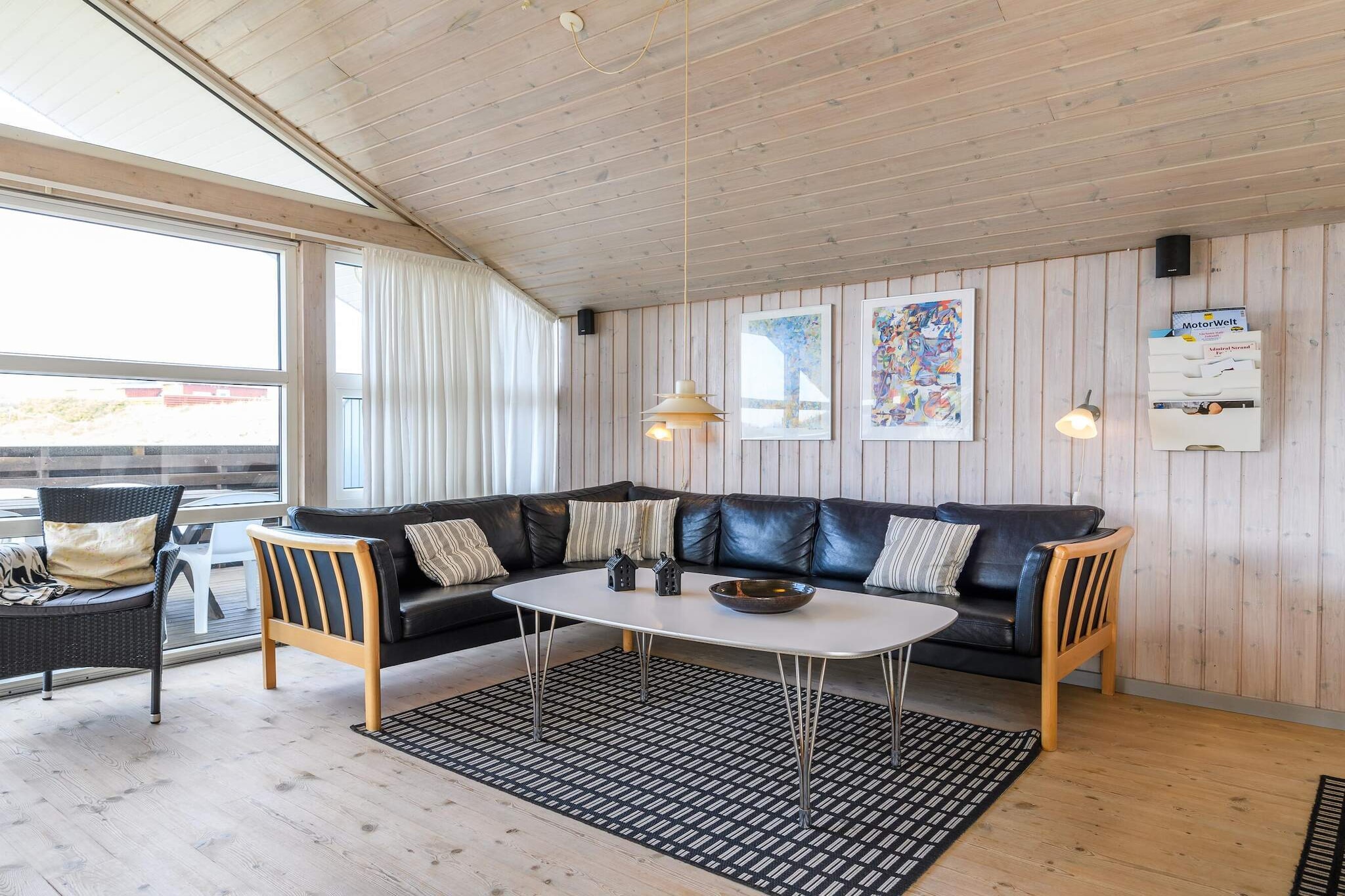 MAX 1 DOG - Very attractive holiday home in Rindby on Fanø on an exciting dune plot with a beautiful view. The cottage is quietly located at the end of a cul de sac with walking distance to both beach and grocery store. The cottage is exciting and functionally furnished with 4 good bedrooms, nice kitchen with plenty of space for dining and direct access to the morning terrace. The large living room has light, views and direct access to a large partially covered balcony terrace. The cottage has both a bathroom and a guest toilet and downstairs a nice wellness area with a large spa and sauna etc. Here again is direct access to the terrace. A lovely and very well-located holiday home with good experiences for several families on Fanø. The cottage has an energy-saving heat pump. Beautiful holiday homes on Fanø on the West Coast! Free final cleaning!

A refundable deposit might be charged closer to your check-in date. This deposit covers utilities consumed during your stay and any additional services that may be taken. The final amount will be adjusted based on actual meter readings, actual usage of extra services, and any remaining balance will be refunded within 21 days after checkout.