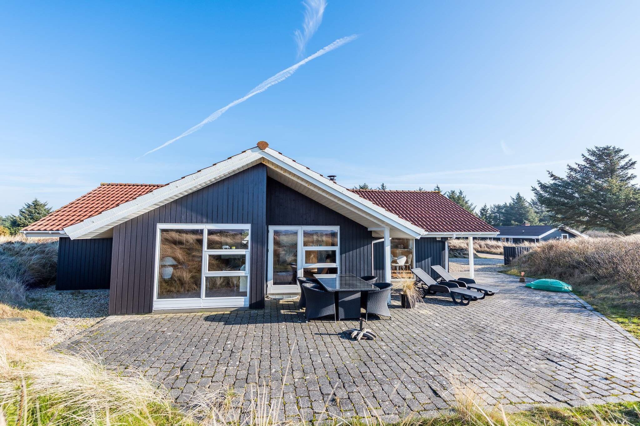 On a lovely secluded plot in Henne Strand is a really cozy wooden cottage with Spa and sauna. The cottage is decorated everywhere with bright colors. The kitchen and living room are in open connection with each other, and from the rooms there is access to several terraces with many good nooks and crannies. The bathroom is nice big and spacious with spa and sauna. The cottage is within walking distance of Henne Strand town, where there are many opportunities for both shopping and cafe life. However, Henne Strand should also be highlighted as one of the West Coast's most beautiful beaches. Free final cleaning!