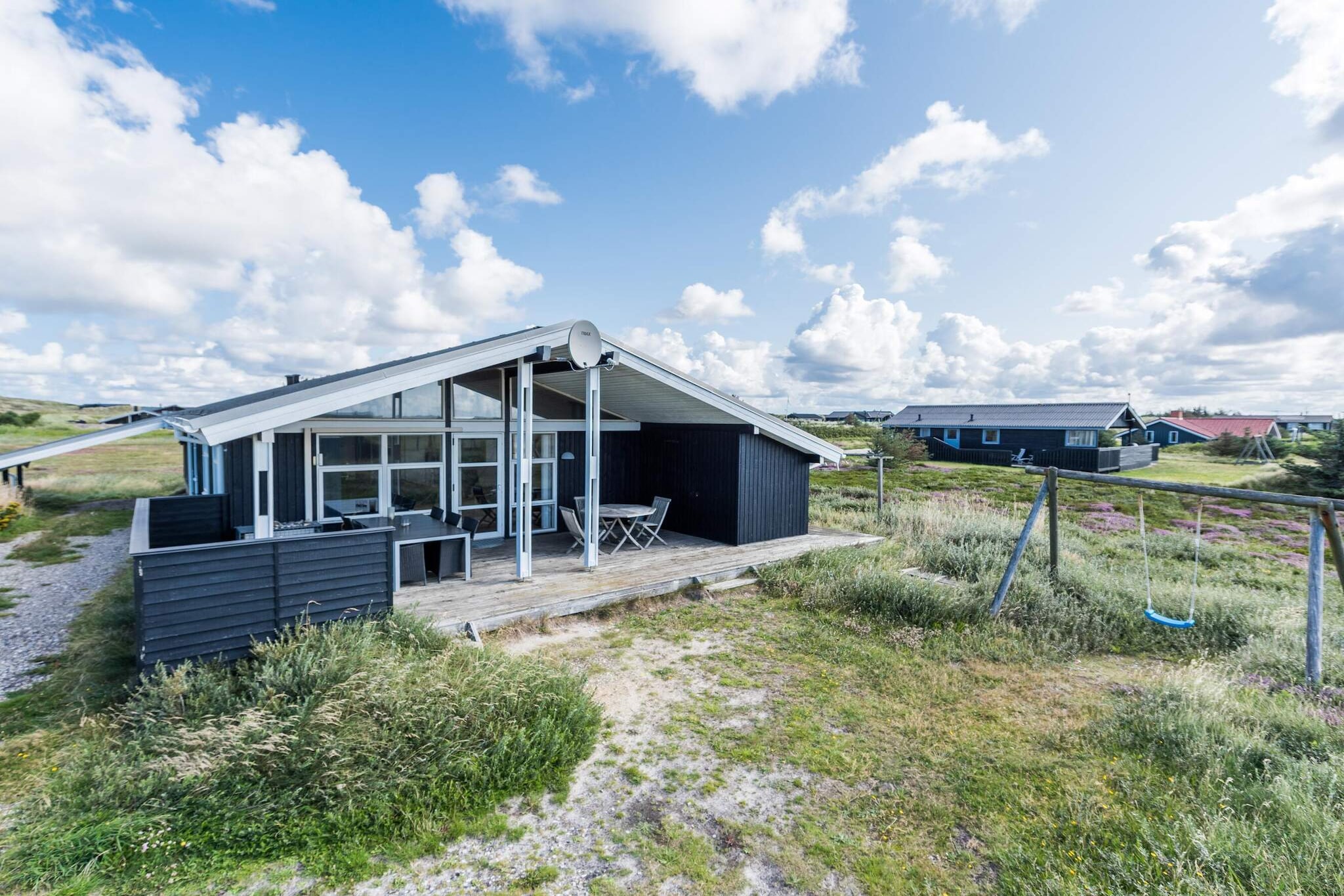 The cottage is located by the North Sea on a large natural plot and up to a large recreation area and path to the sea. The cottage has a large and practical kitchen which is in open connection with a large bright living room with alcove. For cold days, we recommend the cottage's sauna. There is access to Fiskeriets Hus & amp; swimming pool in Hvide Sande. Free final cleaning!

A refundable deposit might be charged closer to your check-in date. This deposit covers utilities consumed during your stay and any additional services that may be taken. The final amount will be adjusted based on actual meter readings, actual usage of extra services, and any remaining balance will be refunded within 21 days after checkout.