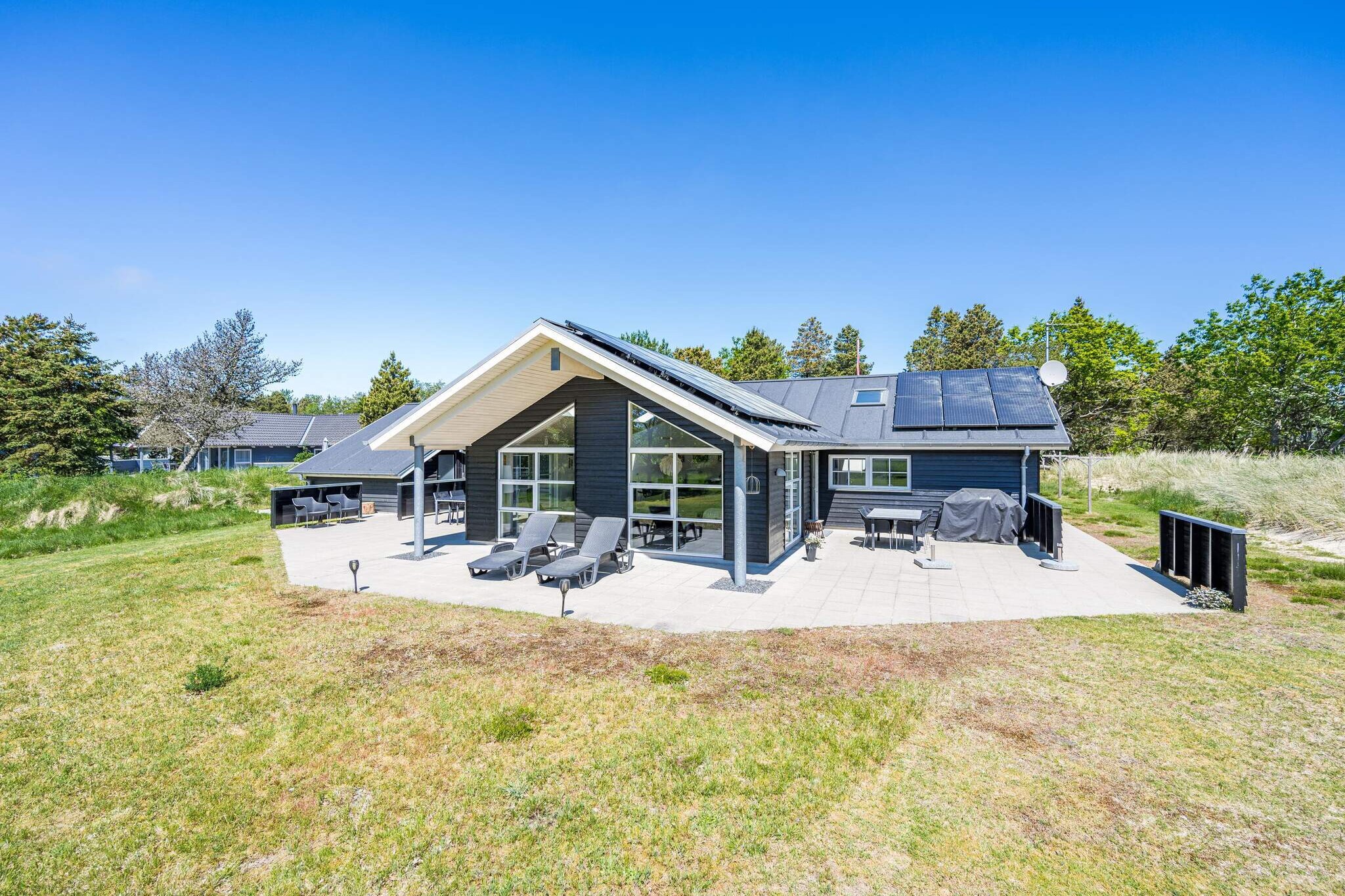 NO YOUTH GROUPS - HEAT PUMP T / FLOOR HEATING + CONSUMPTION WATER = ENERGY-FRIENDLY HOUSE On an almost enclosed plot is this delicious holiday home from 2011. The beautiful kitchen is in open connection with the lovely spacious living room. In both the kitchen and the living room there are skylights, which means that there is a fantastic light in these living rooms. Kitchen and living room are separated by a small bar section. Here you can really sit and enjoy a glass of wine or a cup of coffee while the & quot; chef & quot; stands in the kitchen. From the living room there is access to a nice large partially covered terrace, where you can spend many holiday moments, both with barbecue evenings or with sunbathing. Should you be a little unlucky with the weather, then the beautiful activity room with i.a. pool table and darts on plenty of pastime options. There is underfloor heating throughout the house except in the bedrooms. The house has 4 bedrooms, all with double beds and closets, as well as a nice large bathroom with 2 pers. spa. Furthermore, the house has an additional bathroom with shower. This is connected to one bedroom. The house also has a nice big light loft, where the slightly older children will probably find it cozy to stay. The house is super ideal for the slightly larger family, or maybe two families who want to spend their holiday together in the beautiful Blåvand. Access to shed with the option of storing e.g. bicycles. Free final cleaning!

A refundable deposit might be charged closer to your check-in date. This deposit covers utilities consumed during your stay and any additional services that may be taken. The final amount will be adjusted based on actual meter readings, actual usage of extra services, and any remaining balance will be refunded within 21 days after checkout.