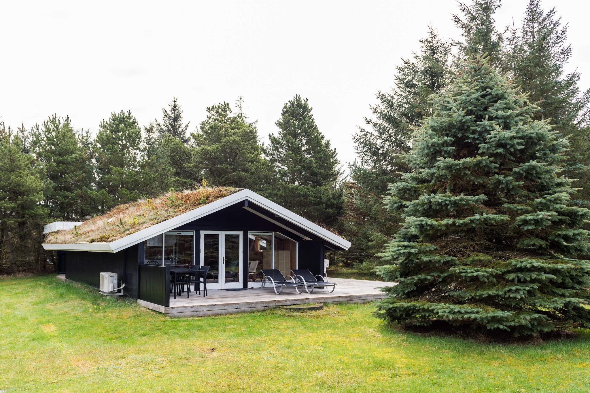 Lovely holiday home in Blåvand with a focus on cosiness. The holiday home is located on a large open plot in beautiful surroundings. It consists of an open-plan kitchen and living room. From here, there is access to several terraces, which are located around the holiday home. The holiday home also has a bathroom and two bedrooms – one with a double bed and the other with a bunk bed. In the adjoining annex, you will find two additional beds for either teenagers or grandparents who want a little privacy. The holiday home has a lovely kitchen and cosy furniture. The open-plan kitchen and living room also has a heat pump, which helps to maintain a comfortable temperature - even on cold days. A lovely holiday home for a small family or couple who want a cosy holiday home for their holiday in Blåvand. Free final cleaning!A refundable deposit might be charged closer to your check-in date. The security deposit ensures a smooth stay and covers any additional services or consumption charges.This deposit covers utilities consumed during your stay and any additional services that may be taken.The final amount will be adjusted based on actual meter readings, actual usage of extra services, and any remaining balance will be refunded within 21 days after checkout.This deposit simply acts as a prepayment for charges that  you would anyways pay for, ensuring a seamless stay and check-out experience.