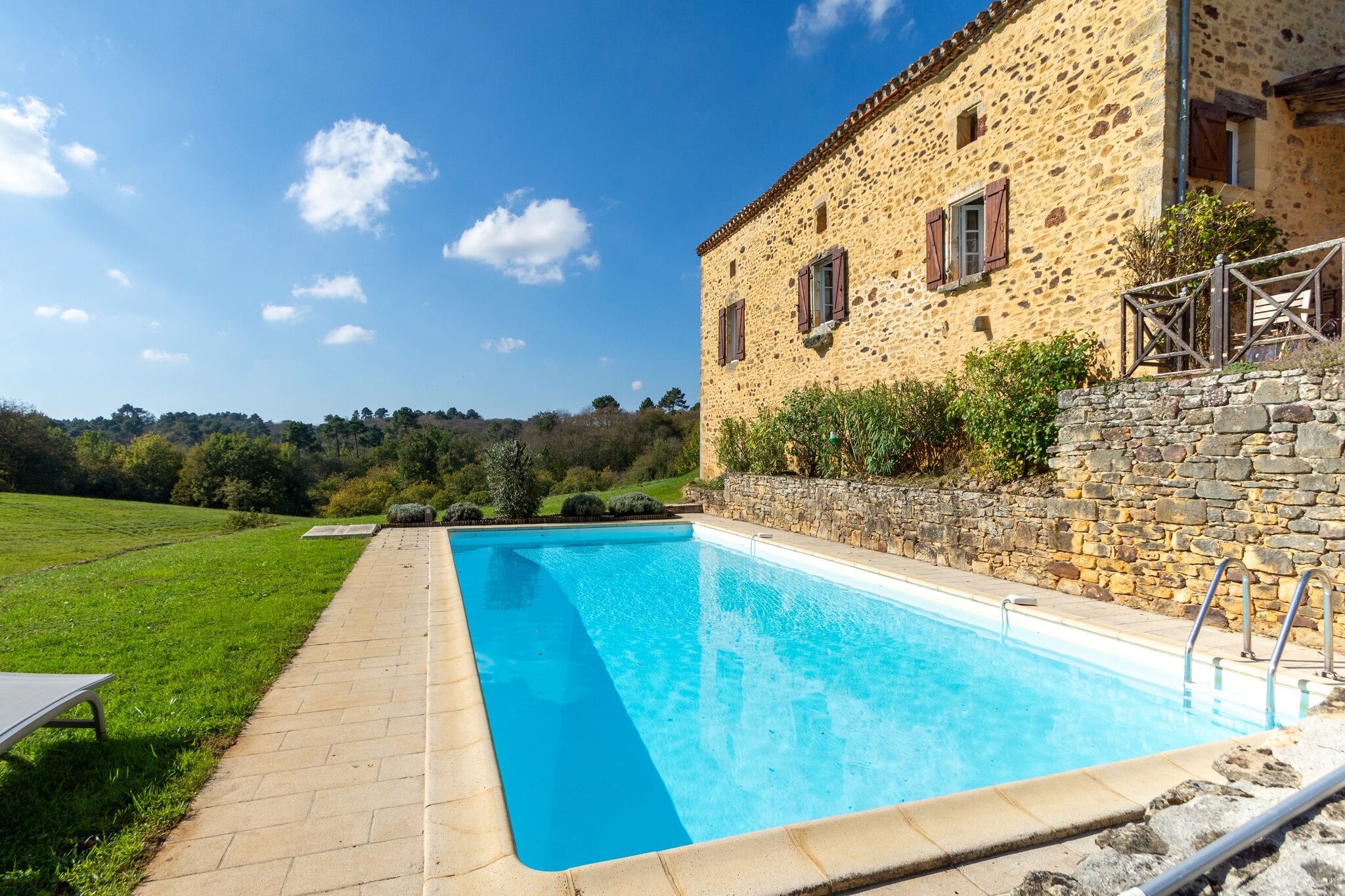 Charming Mansion in Sauveterre-la-Lémance with Swimming Pool