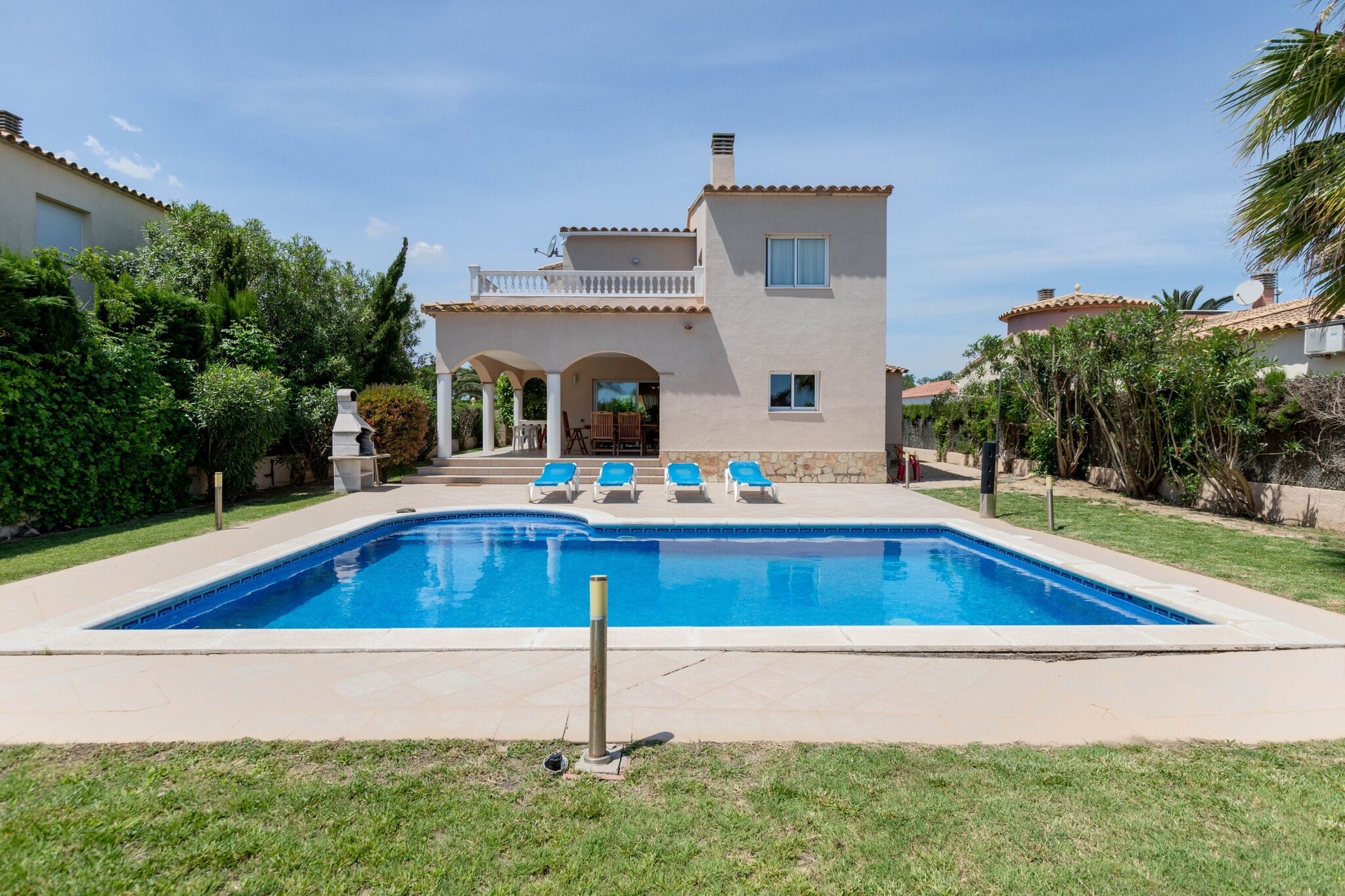 Freistehende Villa mit privatem Pool in der Nähe des Dorfes und Strand