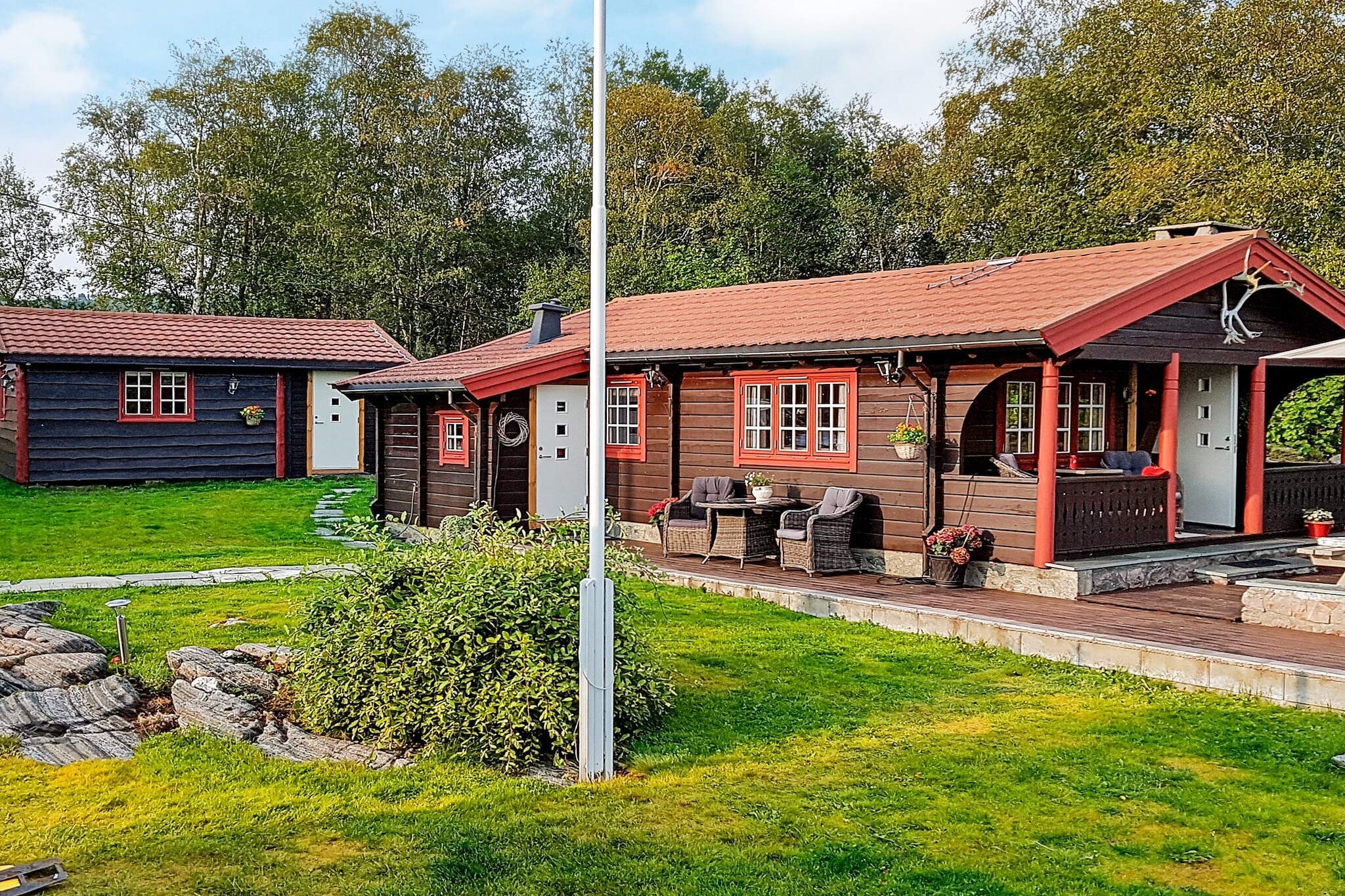Holiday house with annex, located in quiet surroundings with a view of the Freifjord. The holiday home was completely modernized in 2019. The beds and sofa bed are top quality. German and international TV channels via satellite Astra1 and Riks-TV with Norwegian and international TV channels. There is a TV in the holiday cottage and in the annex. Free internet for surfing, 15 Mbits speed. Dishwasher located in the hallway. The annex contains a living room/bedroom with a double bed and a bathroom. Open terrace of 96 Sqm. Shallow sandy beach only 100 m from the holiday home. Freielva, 200m from the holiday home, with small trout. The nearest neighbor is the house owner, 11 m, patio to the house owner is on the opposite side in relation to the holiday home. Distance to boat, 2 km to marina. Hiking trails: 0-3 km from the holiday home. For rent: Ã˜ien530F with 40 HP Honda with GPS / chart plotter / echo sounder. Life jackets are included in boat rental. Experience Kristiansund city with the world's oldest passenger boat company SundbÃ¥tene, water park, take the trip to the fishing village Grip by speedboat from Kristiansund. Submarine tunnel from Kristiansund to AverÃ¸ya with rock carving, stave church, beautiful mountains, islands, and sound. On to Atlanterhavsveien, Hustadvika National Park, the fishing village Bud.