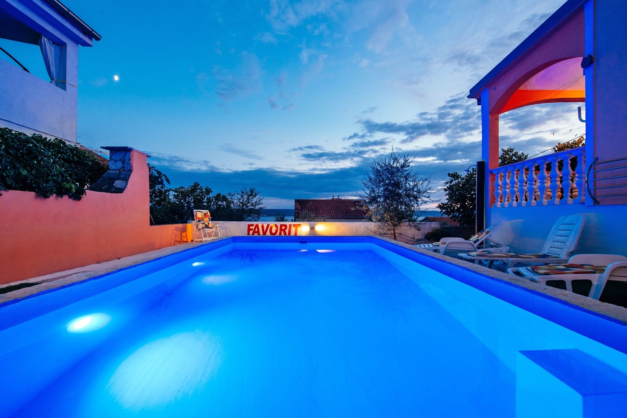 Ruim vakantiehuis met privézwembad op 200 m van het strand