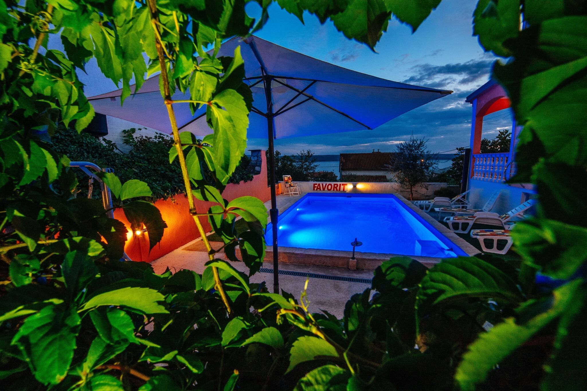 Ruim vakantiehuis met privézwembad op 200 m van het strand