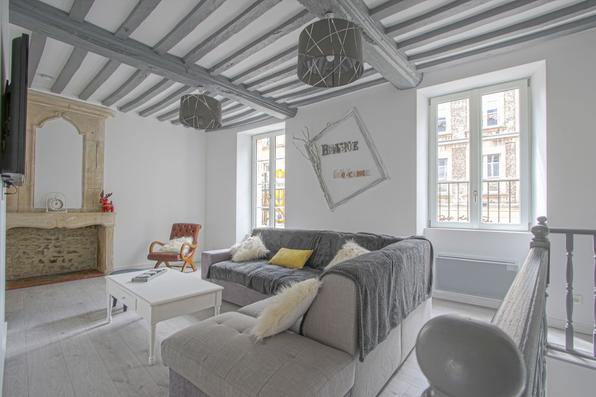 Comfy Apartment in Bayeux. Communal Terrace/Livingroom and kitchen