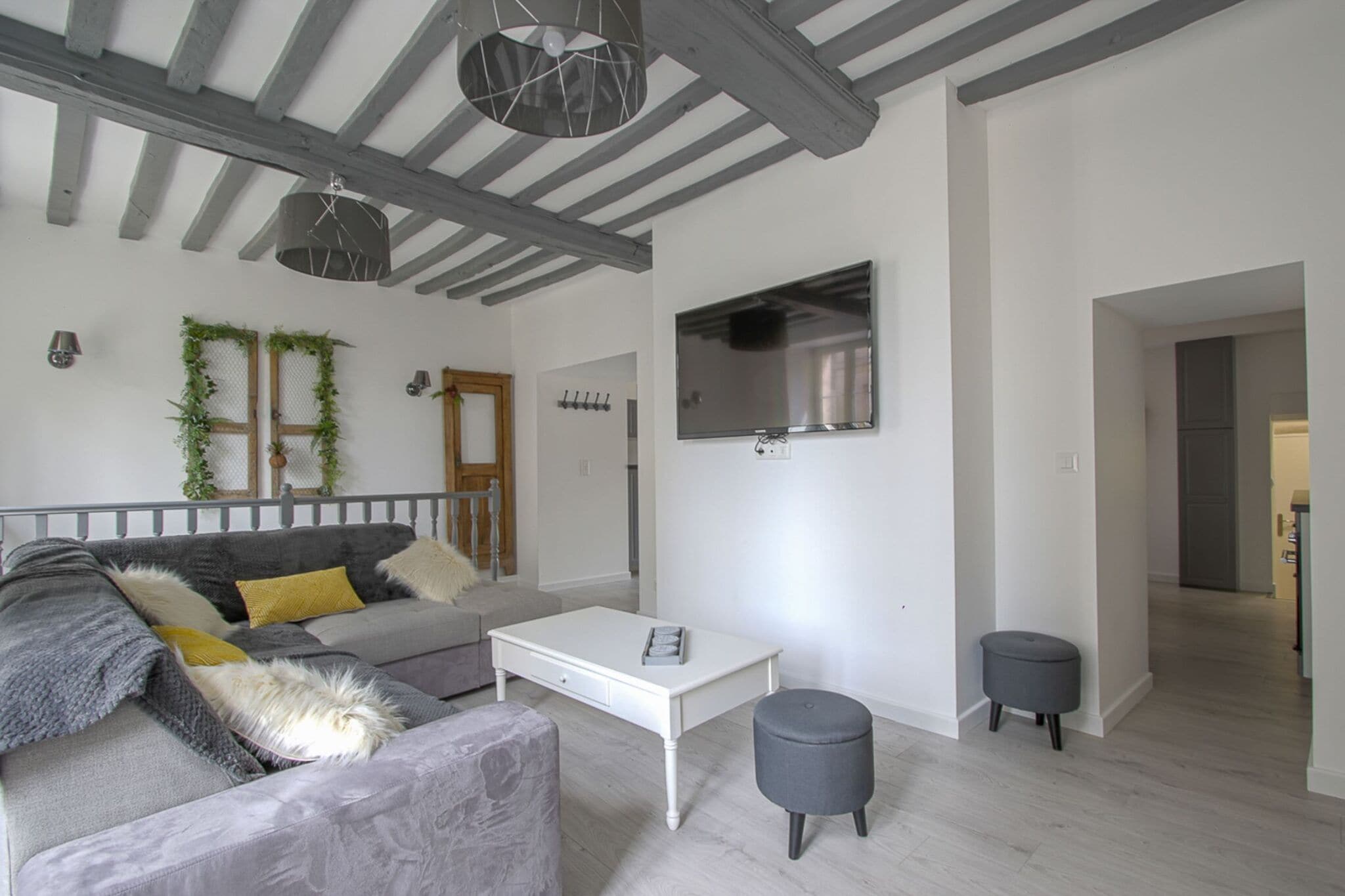 Schöne Wohnung in Bayeux. Terrasse / Wohnzimmer und Küche werden geteilt