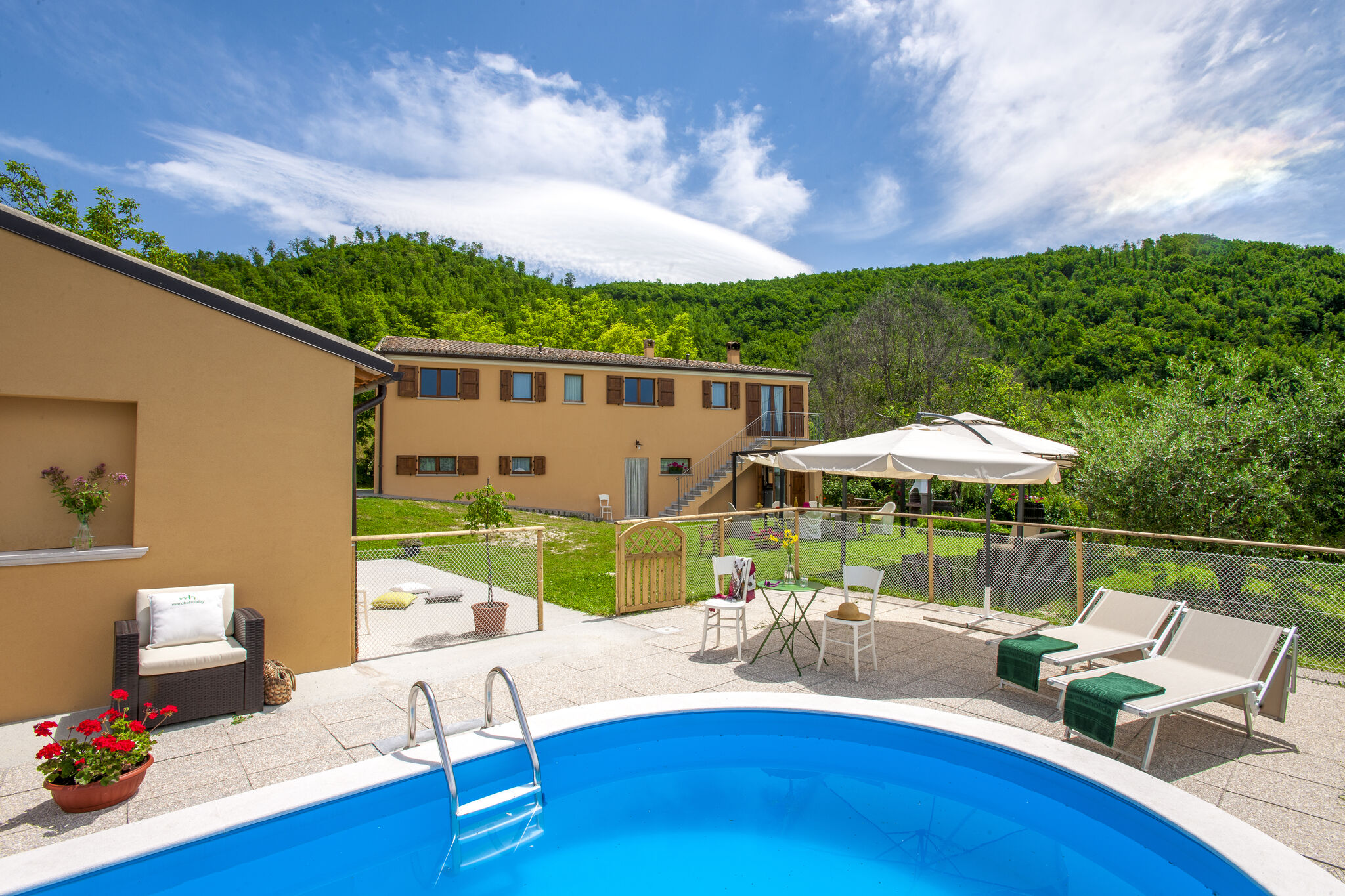 Atemberaubende Villa in Pergola mit privatem Pool