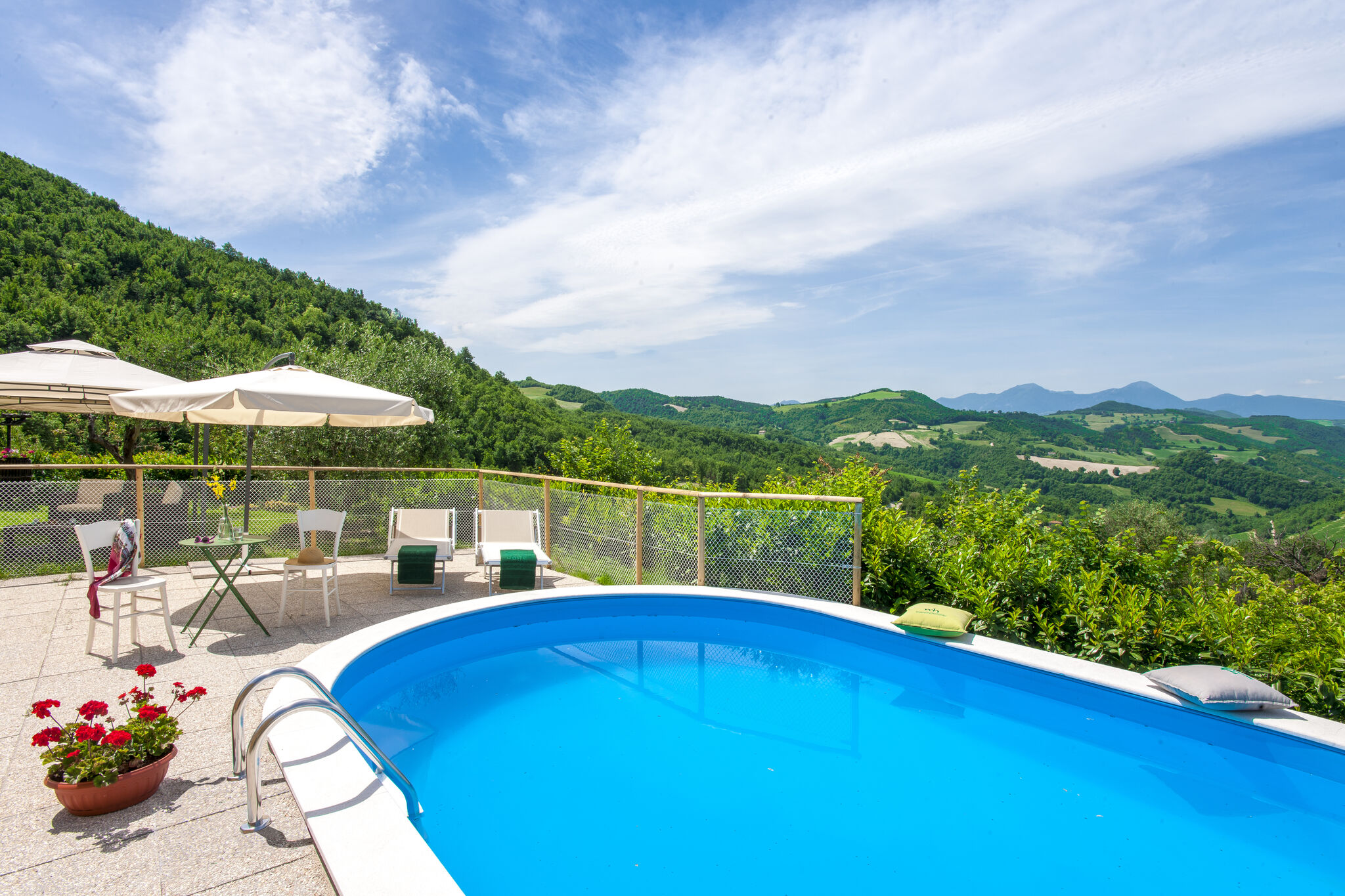 Atemberaubende Villa in Pergola mit privatem Pool