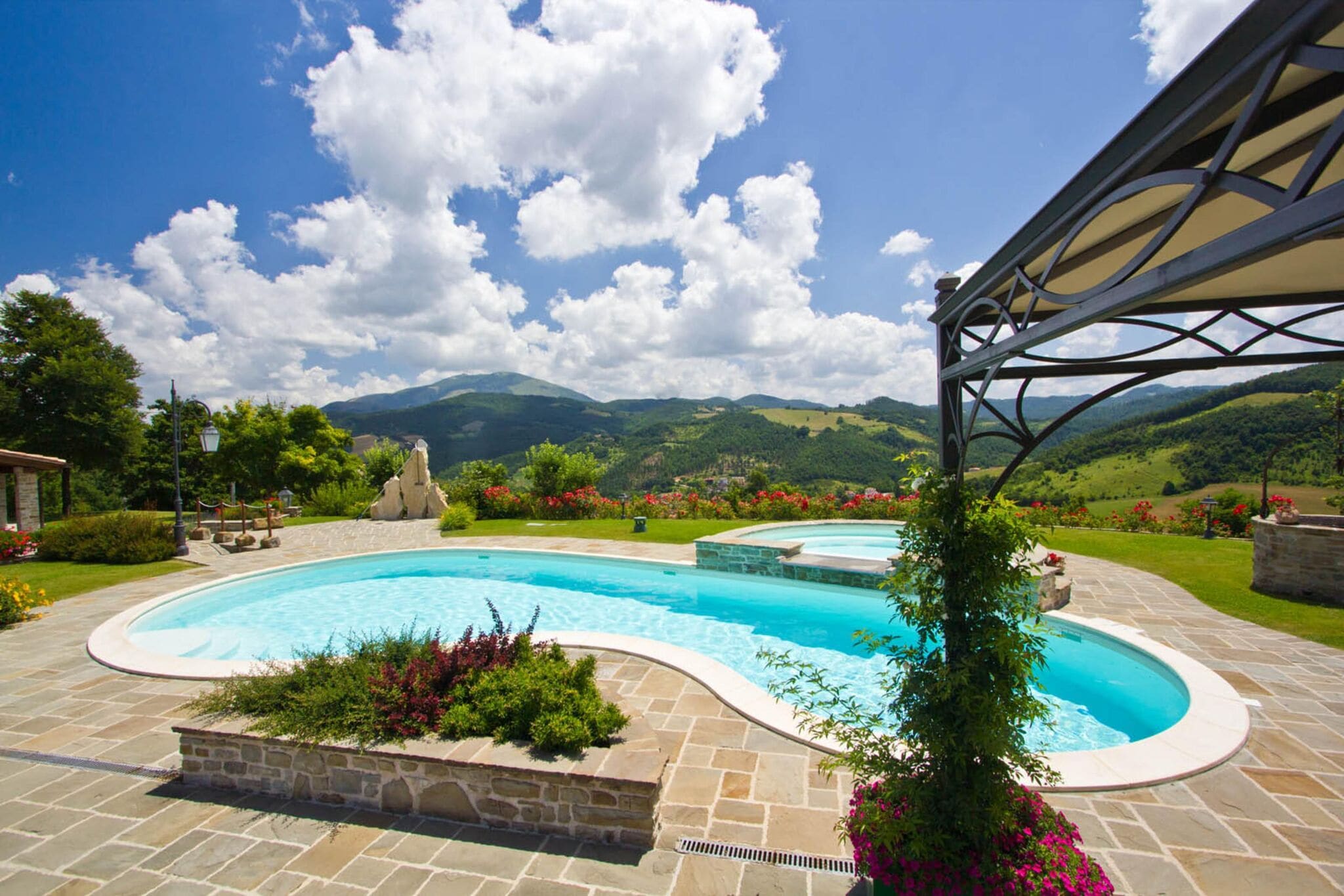 Leuk vakantiehuis in Apecchio met een zwembad