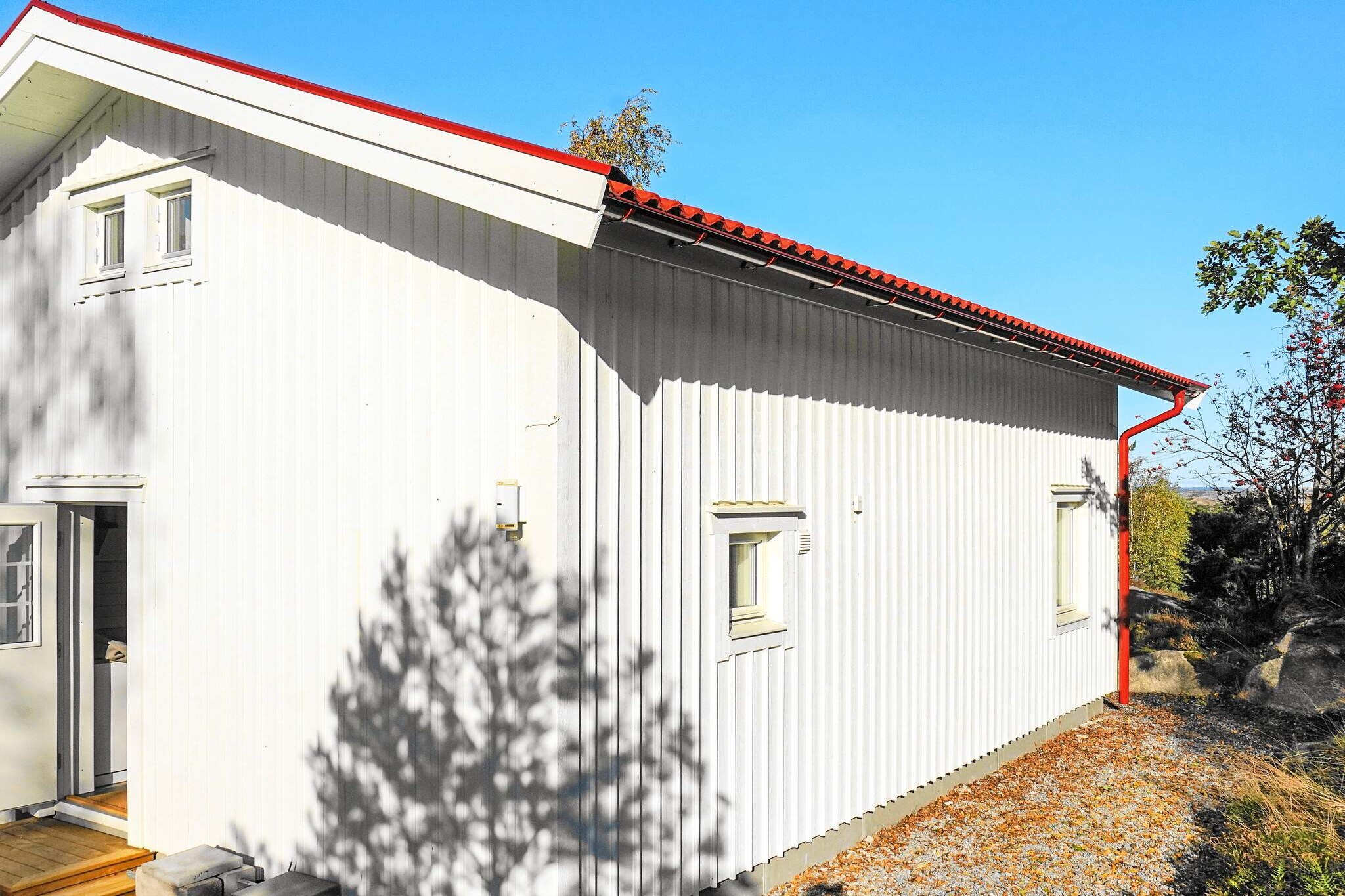 Internet Access DSL, Living room(single bed, double bed), Kitchen(cooker(electric), hood, coffee machine, microwave, fridge-freezer, high chair, water from well), Living/bed room(2x single folding bed, TV(swedish TV channels)), bathroom(floor heating)(washbasin, shower, toilet, washing machine), terrace, garden furniture, BBQ, parking, air to water heatpump