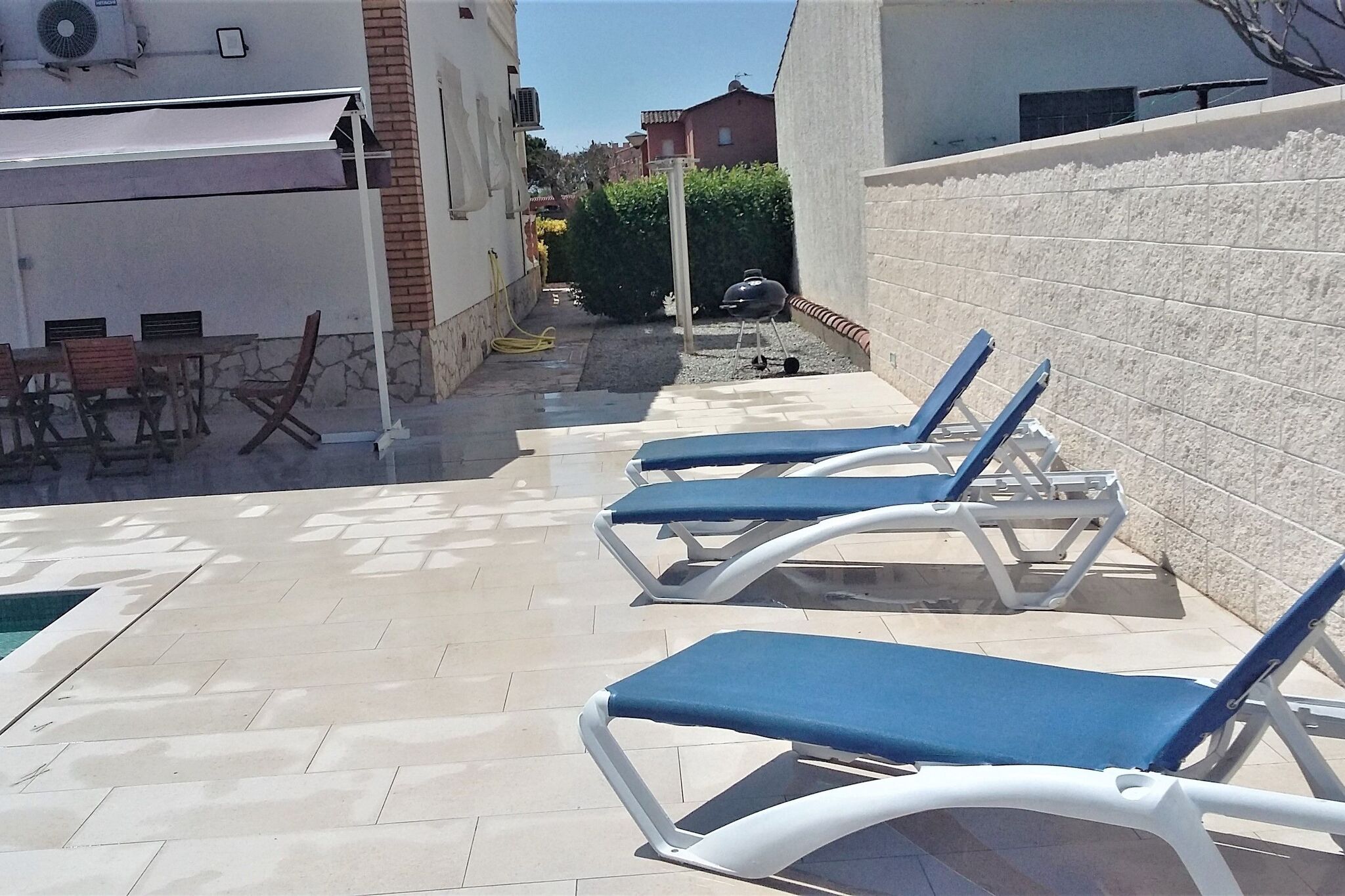 Ruhiges Ferienhaus in Sant Pere Pescador mit Swimmingpool