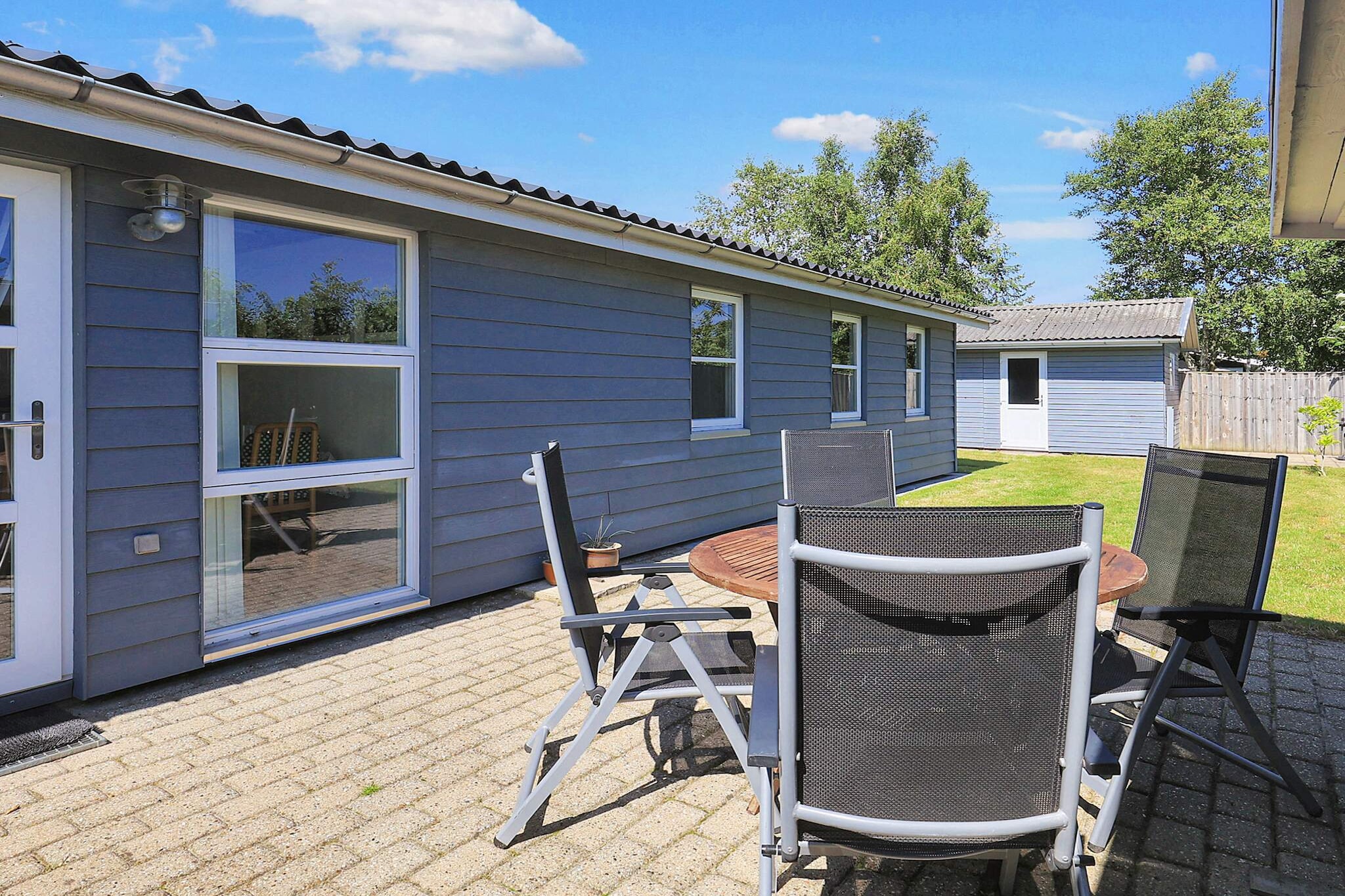 Internet Access DSL, open kitchen(cooker(electric), coffee machine, microwave, dishwasher, fridge-freezer), Living/bed room(TV(satellite, german television channels), DVD player, CD player, stereo unit, high chair, chromecast), bedroom(double bed), bedroom(double bed), bedroom(double bed), bathroom(floor heating)(bathtub or shower, washbasin, toilet, washing machine), bathroom(floor heating)(washbasin, toilet), Bubble bath(indoor, heated, 2 persons), heating(electric), terrace, BBQ, play equipment, air to air heatpump