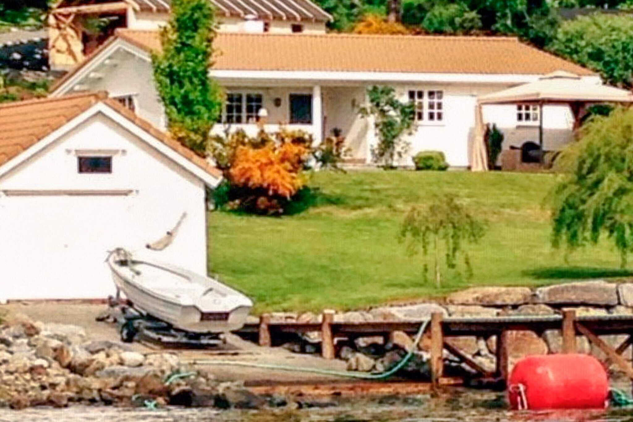 Family Oasis with Lake View-By Traum