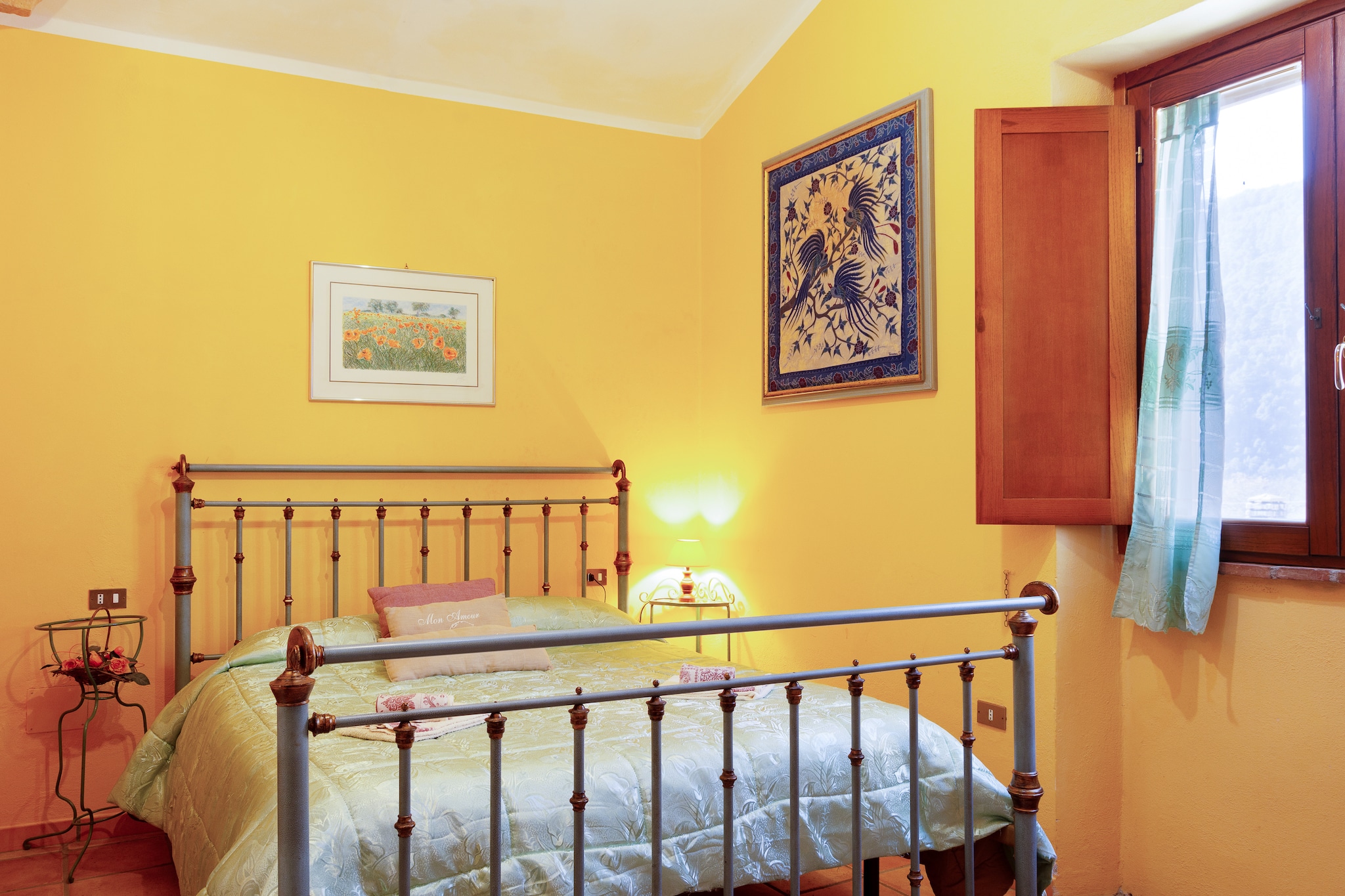 Sun-kissed holiday home with swimming pool