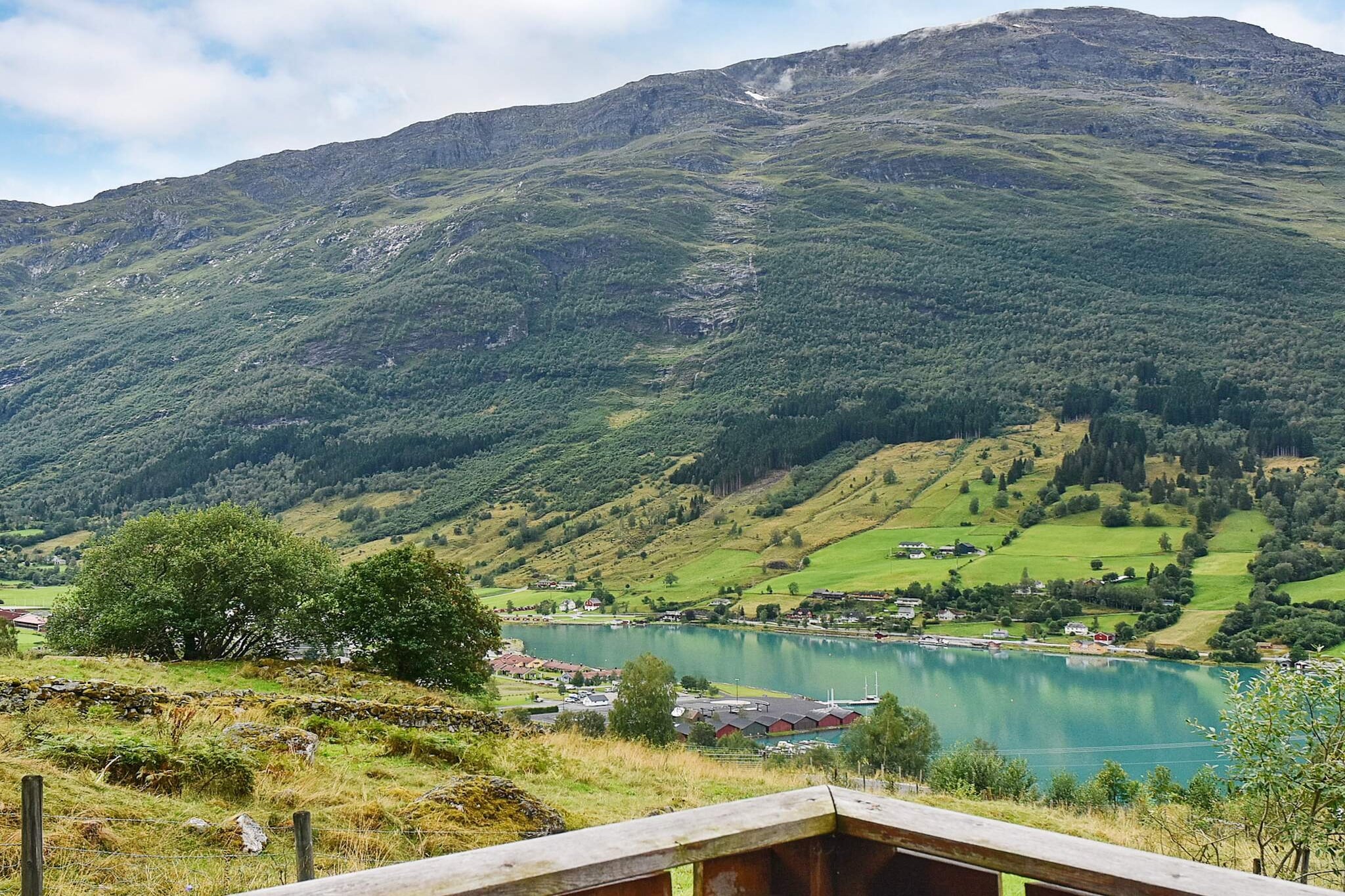 Internet Access DSL, open kitchen(cooker(electric), hood, coffee machine(filter), fridge, freezer(60-99L), washing machine), Living/bed room(30 m2)(TV(satellite, german television channels, norvegian TV channels ), radio), bedroom(double bed), bedroom(double bed), bathroom(floor heating)(washbasin, shower, toilet), heating(electric), terrace(25 m2), garden, garden furniture, BBQ, parking