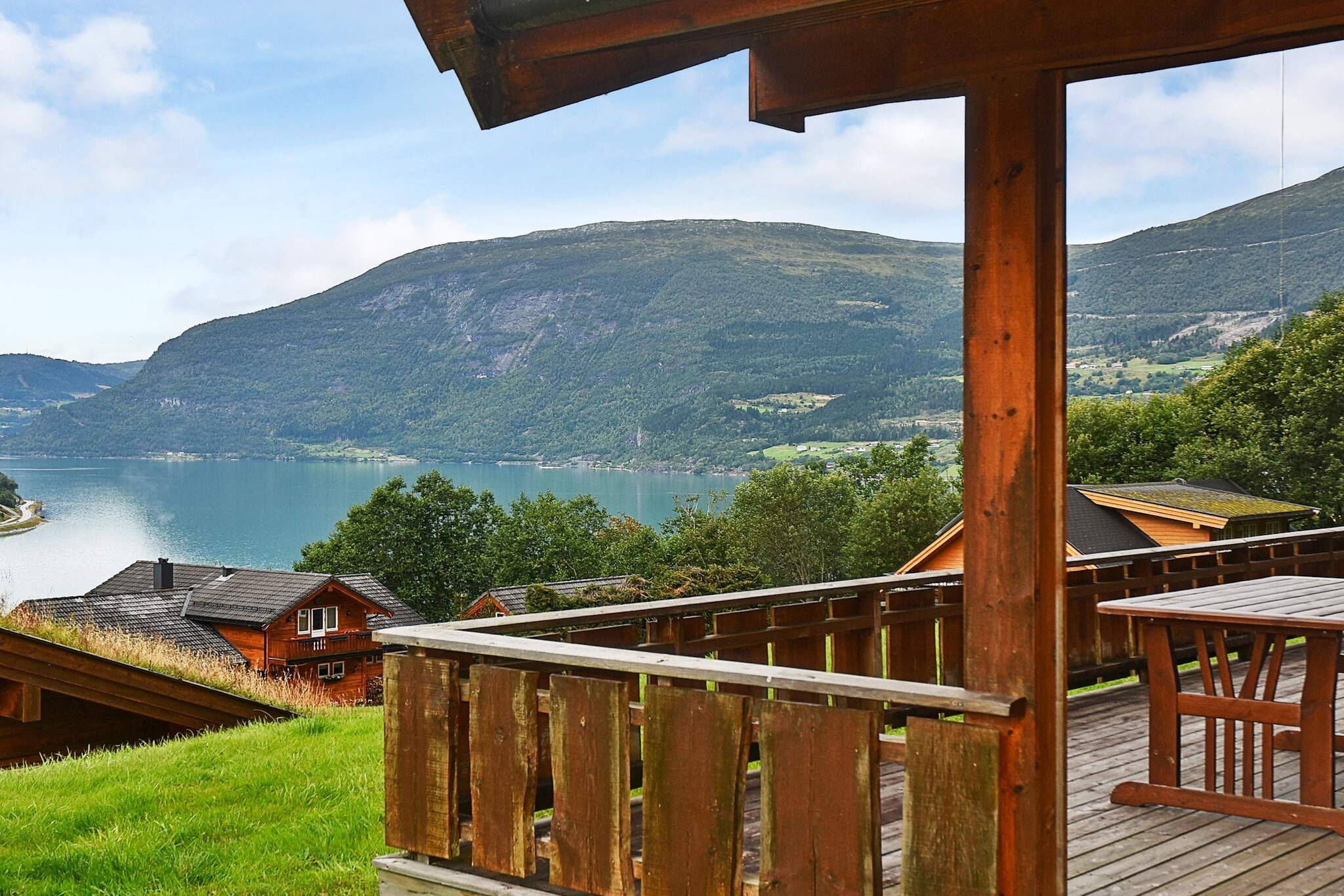 Holiday house with solid Norwegian wooden furniture, located on a hill with magnificent views. The holiday home is close to units 51640, 51644 and 76963, which makes it easy to bring the extended family on holiday to wonderful Olden. From the terrace and living room you have the full and complete view of the Nordfjord and Olden. From the terrace, you can enjoy your afternoon coffee, and at a reassuring distance enjoy the sight of the large tourist ships anchoring up in the fjord. Child-friendly, shallow sandy beach 4 km. Salmon and trout in the Oldenelven 1 km. Trout and char in Oldenvatnet 3 km. Great opportunities to experience Norwegian nature at its very best. The world's steepest commuter train, Loen Skylift, has a fantastic view and is located about 7 km from the holiday house. Day trips: Geirangerfjorden where the majestic waterfalls The Seven Sisters and “Frieren” throw themselves over the steep mountain sides. Vestkapp - Norway's westernmost point, Runde - Norway's southernmost bird mountain and Ålesund, the Jugend town by the sea. For rent: Linen set including one small and one large towel, NOK 200 per person.