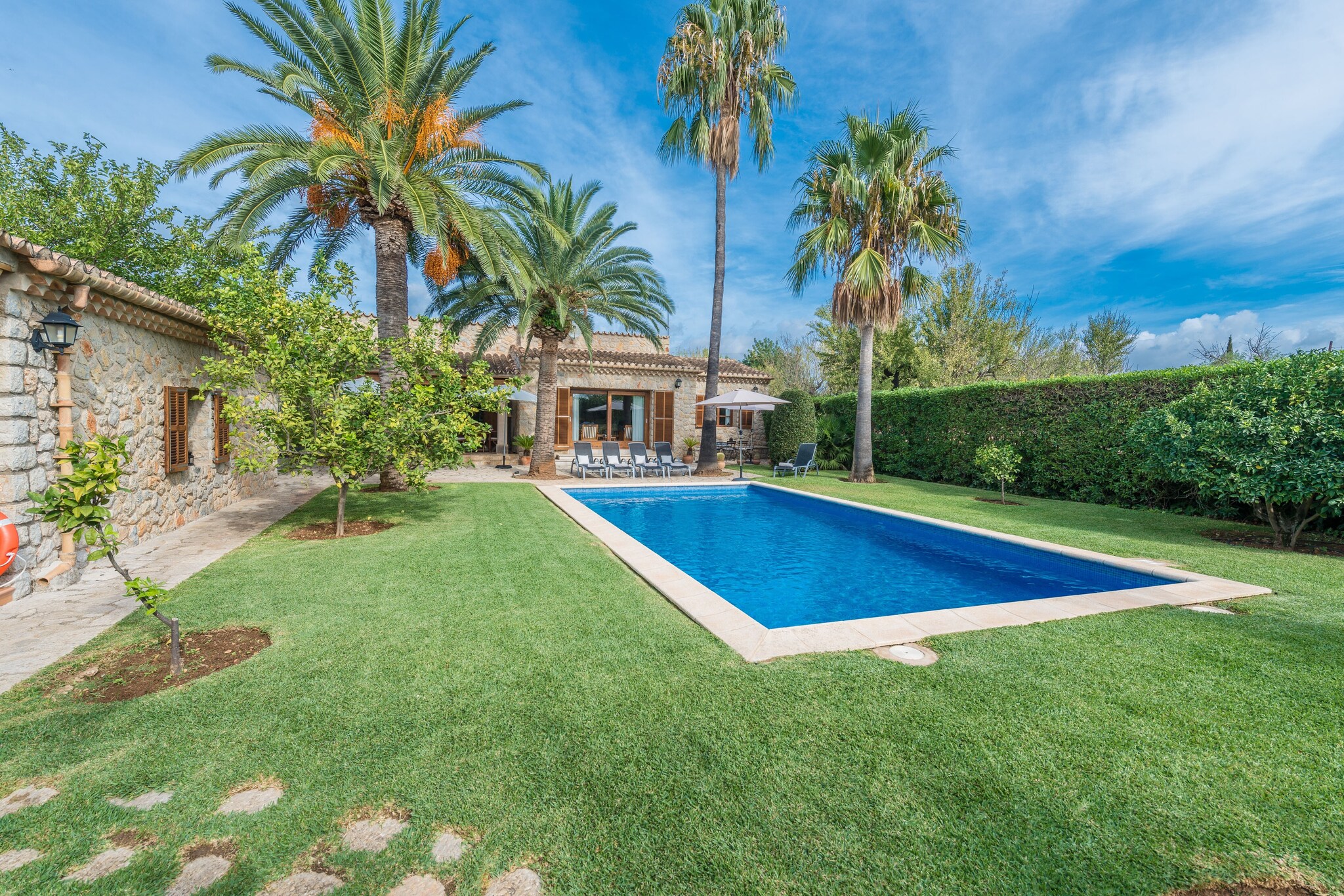 Enjoy the tranquility without having to sacrifice the proximity to the city in this amazing villa. Its stunning lawn garden surrounds the private chlorine pool, 10 m x 5 m and a depth of 0.5 m to 2 m, that becomes the protagonist next to a fantastic porch-barbecue. After sunbathing on the 6 sun loungers and cooling off, you can make tasty recipes and spend the afternoon chatting under the porch. The plot is fenced and has total privacy.
When you come in into the house, it welcomes you a cosy stay with A/C that unifies both the living and dining room as well as the kitchen. Here you can cook on a ceramic cooktop, eat and relax watching TV (with a Smart TV) or listen to music. In addition, there is a shower bathroom and two dormitories that feature a wardrobe, one of them boasting two single beds while the other has a double bed. Likewise, there is a third bedroom with two twin beds, wardrobe, A/C and an en-suite shower bathroom, to which you can access from the porch-barbecue. You have at your disposal a cot, a high chair, washing machine, iron as well as ironing board. The entire accommodation is equipped with oil central heating.
Inca is a little city, located at 750 meters, that is well-known by its such good restaurants of Mallorcan cuisine ("cellars") and its street market on Thursdays, which is celebrated since centuries ago. Moreover, it also offers endless bars and other kind of restaurants, supermarkets, shops of all sorts and much more. The paradisiacal beach in Puerto de Alcúdia is only 20 minutes away by car.
The chimney in the living area cannot be used. Consult the advertiser for possible charges. Pets are not allowed. The holding of events is forbidden. There is exterior parking for 2 cars.
Distances
Beach: 27.5 km - Puerto de Alcúdia
Airport: 36.5 km - Son Sant Joan
Golf course: 32.7 km - Club de Golf Alcanada
Town: 0.75 km - Inca
Train station: 1.9 km - Inca
Bus stop: 1.9 km - Inca
Ferry: 30.7 km - Puerto de Alcúdia
Hospital: 3 km - Hospital comarcal de Inca
Tourist license: ETV/2552Single Rental Registry: ESFCTU00000701100103886500000000000000000000ETV/25524The Ecotasa (tourist tax) must be paid cash on site when checking in. The amount varies between 0.55€/night and guest during the low season and 2.2€/night and guest during the high season. The tax is reduced by half from the 9th day of your stay. All guests have to pay the Ecotasa, except people under 16 years. Electricity (January - December): 0.30 EUR/KW (mandatory) <br> <br /> Heating (January - December): 1.25 EUR/Liter (optional) <br> <br />