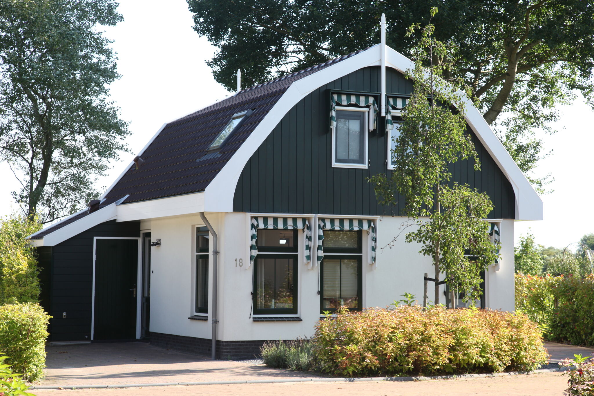 Wellness house with dishwasher, located in Schoorl