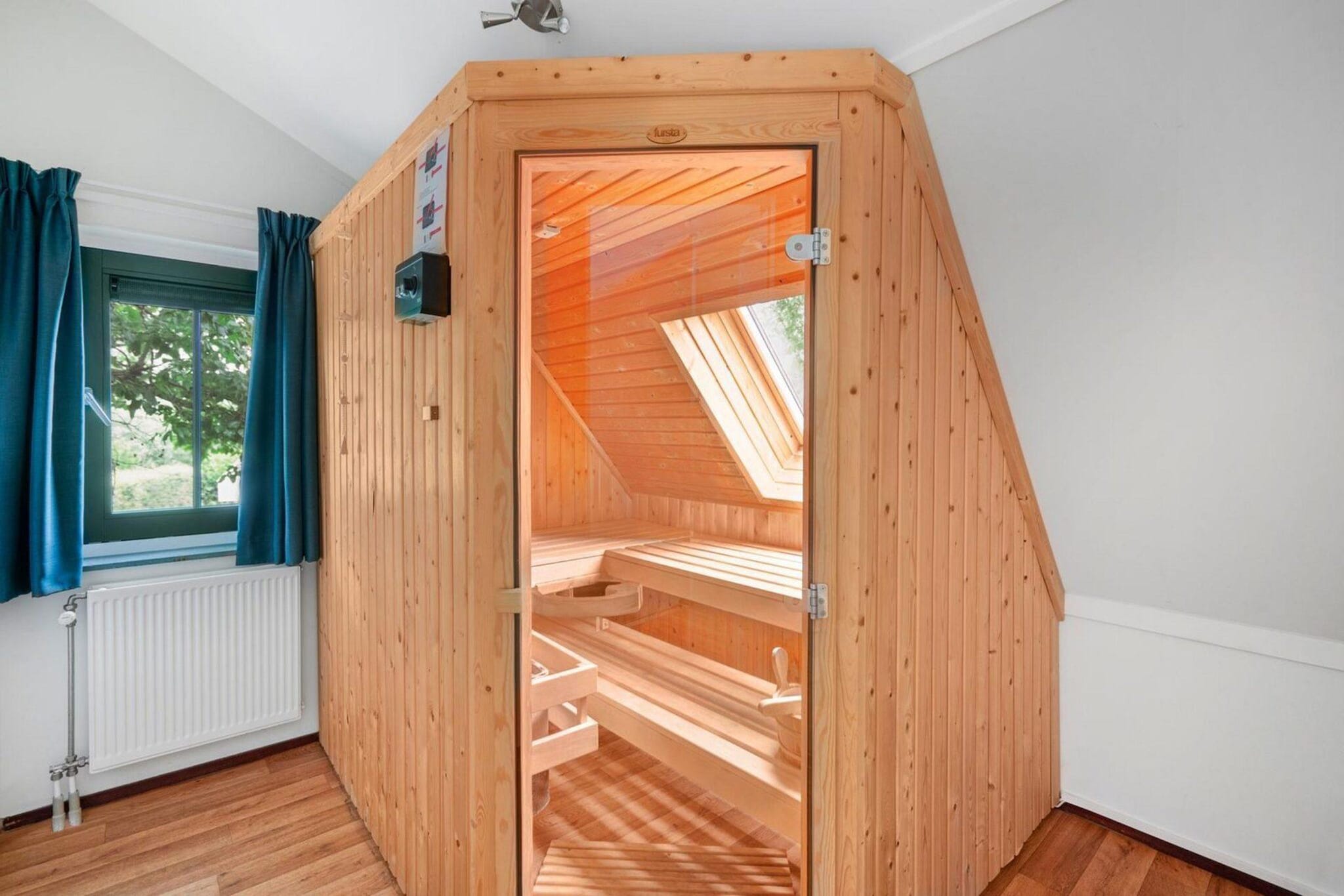 Koningshoeve Jacuzzi 4 people - Sauna